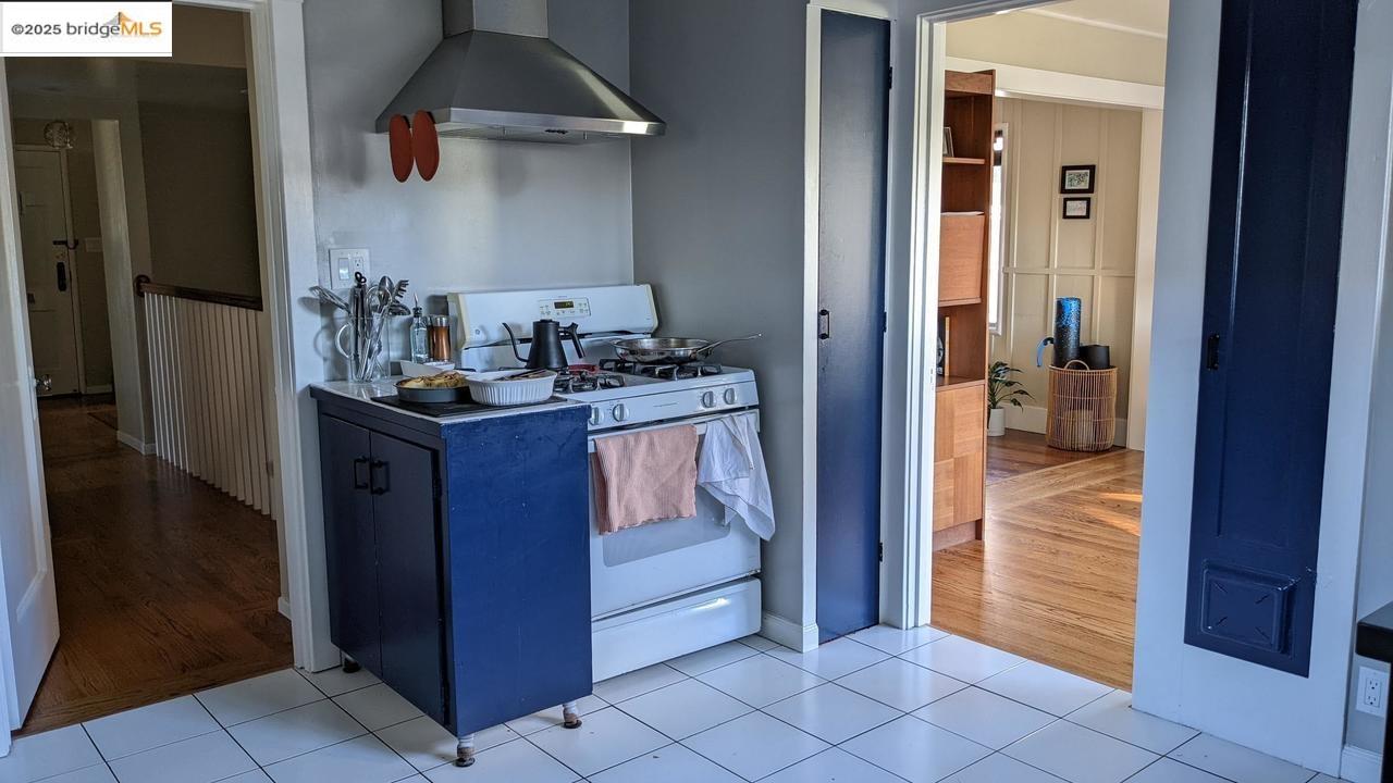 1730 Francisco ST, Berkeley, California 94703, 5 Bedrooms Bedrooms, 11 Rooms Rooms,3 BathroomsBathrooms,Residential Lease,For Rent,1730 Francisco ST,41102200