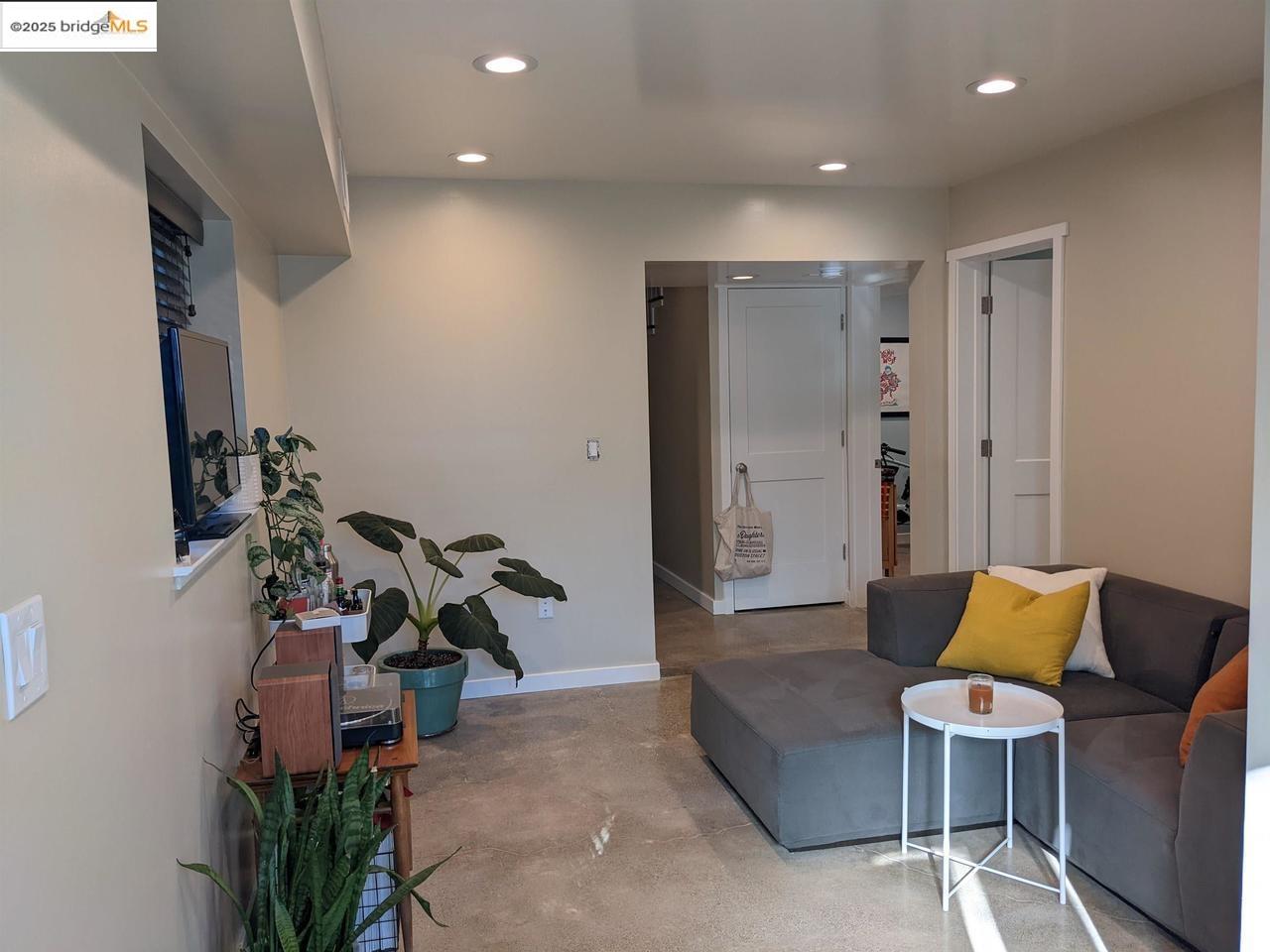 1730 Francisco ST, Berkeley, California 94703, 5 Bedrooms Bedrooms, 11 Rooms Rooms,3 BathroomsBathrooms,Residential Lease,For Rent,1730 Francisco ST,41102200