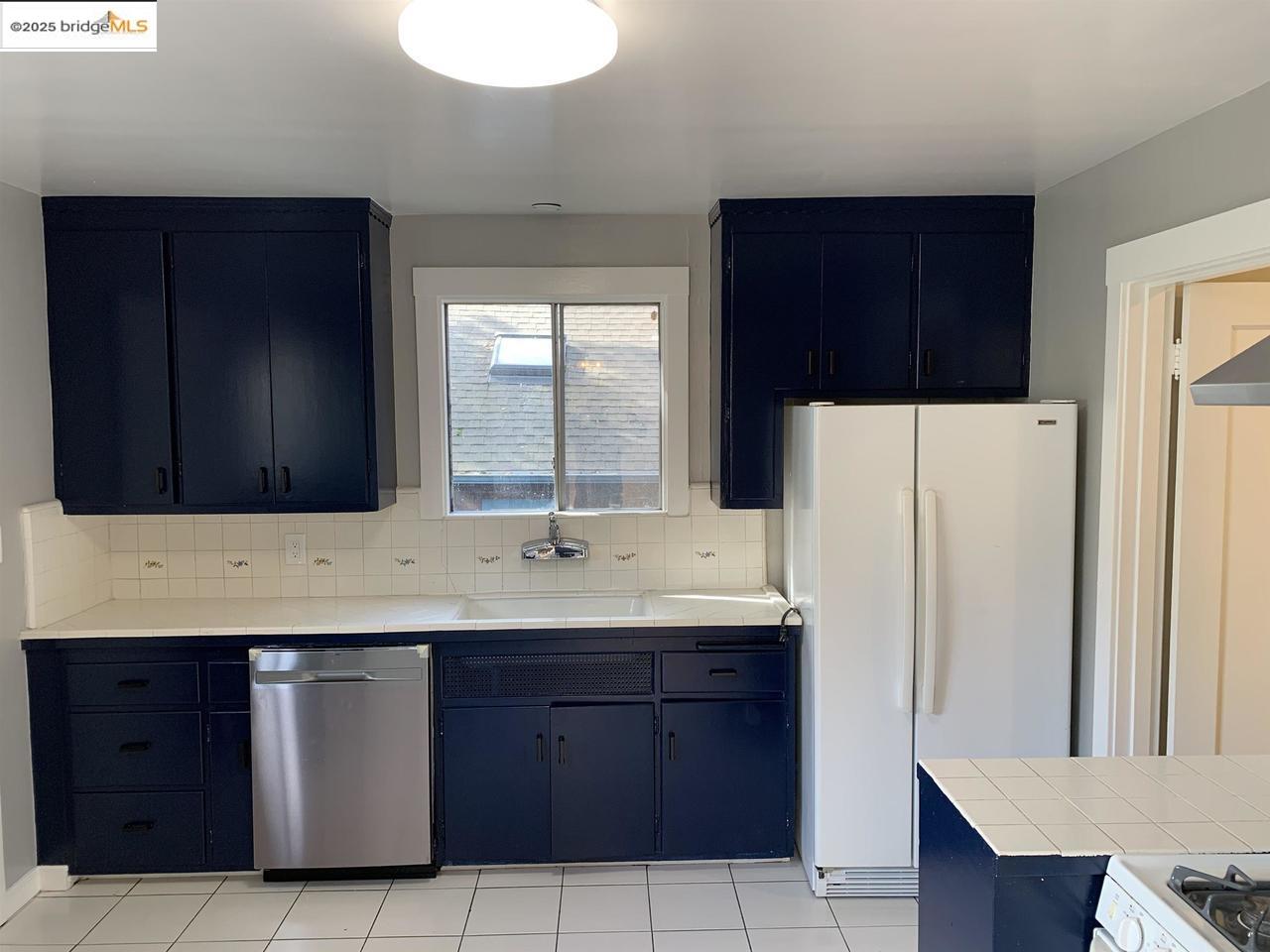 1730 Francisco ST, Berkeley, California 94703, 5 Bedrooms Bedrooms, 11 Rooms Rooms,3 BathroomsBathrooms,Residential Lease,For Rent,1730 Francisco ST,41102200