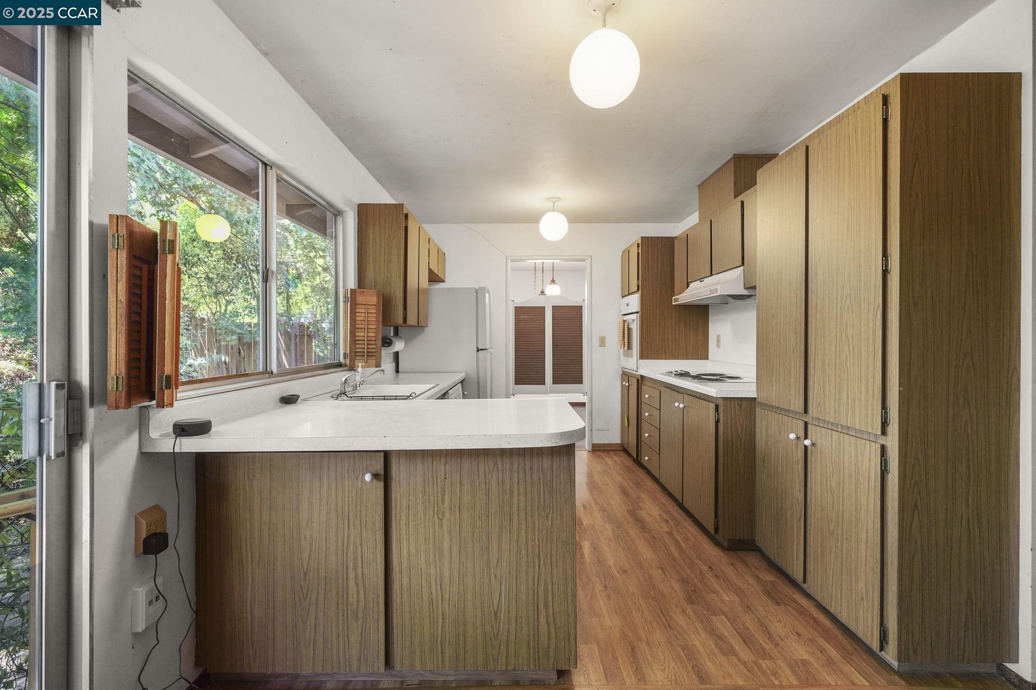 Detail Gallery Image 12 of 29 For 2054 Newton Way, Concord,  CA 94518 - 4 Beds | 2 Baths