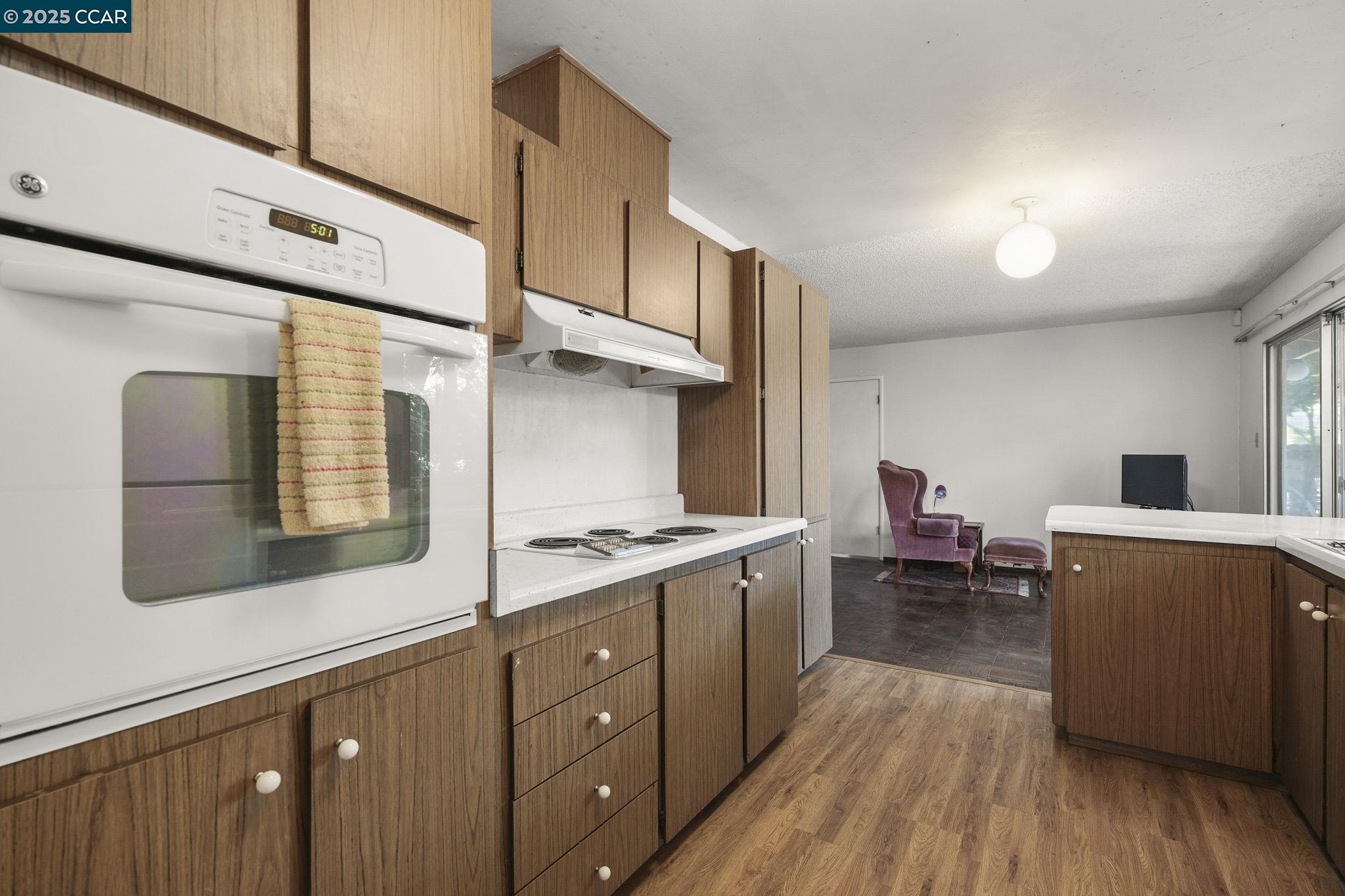 Detail Gallery Image 14 of 29 For 2054 Newton Way, Concord,  CA 94518 - 4 Beds | 2 Baths