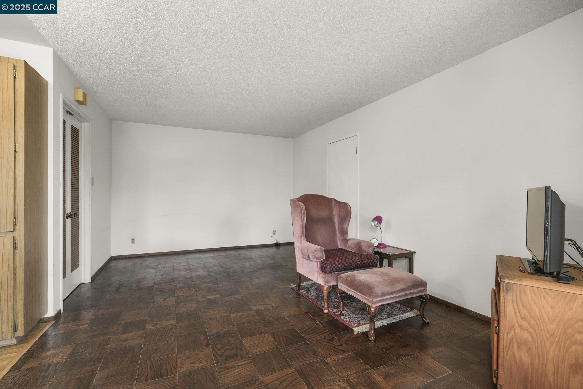 Detail Gallery Image 16 of 29 For 2054 Newton Way, Concord,  CA 94518 - 4 Beds | 2 Baths