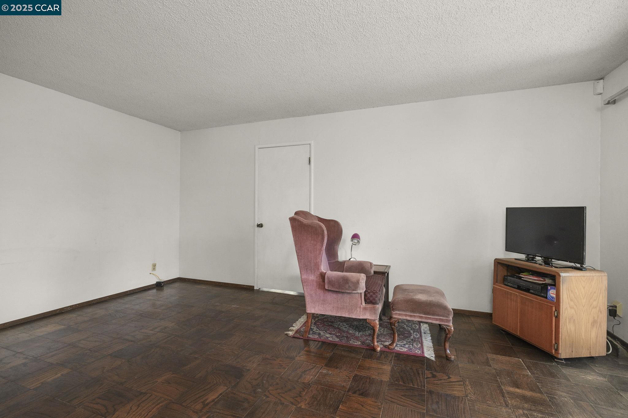 Detail Gallery Image 17 of 29 For 2054 Newton Way, Concord,  CA 94518 - 4 Beds | 2 Baths