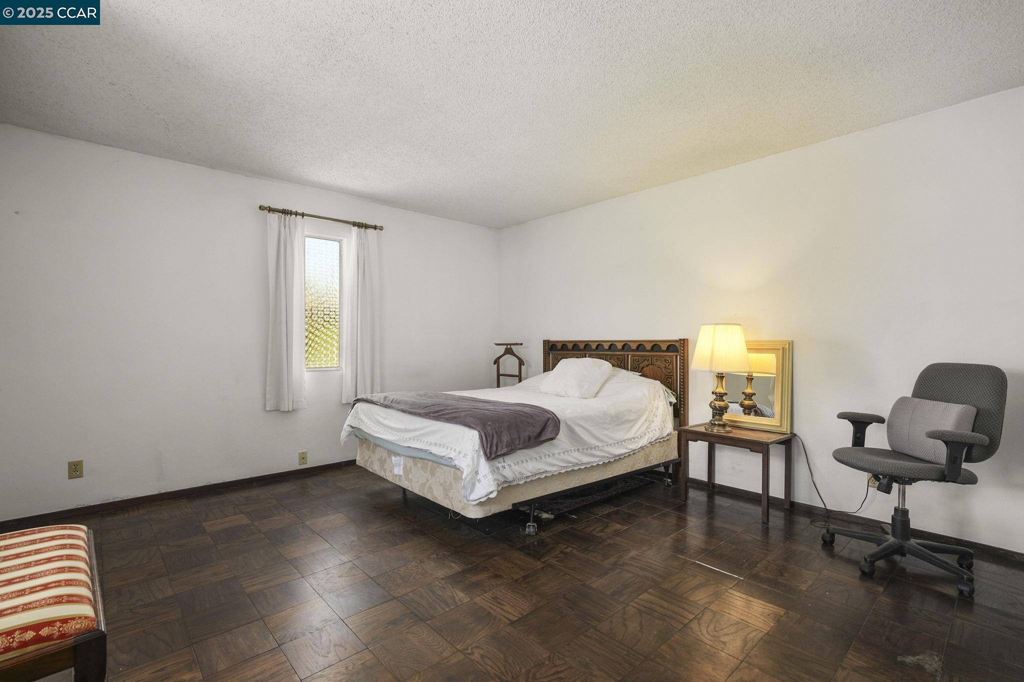 Detail Gallery Image 18 of 29 For 2054 Newton Way, Concord,  CA 94518 - 4 Beds | 2 Baths