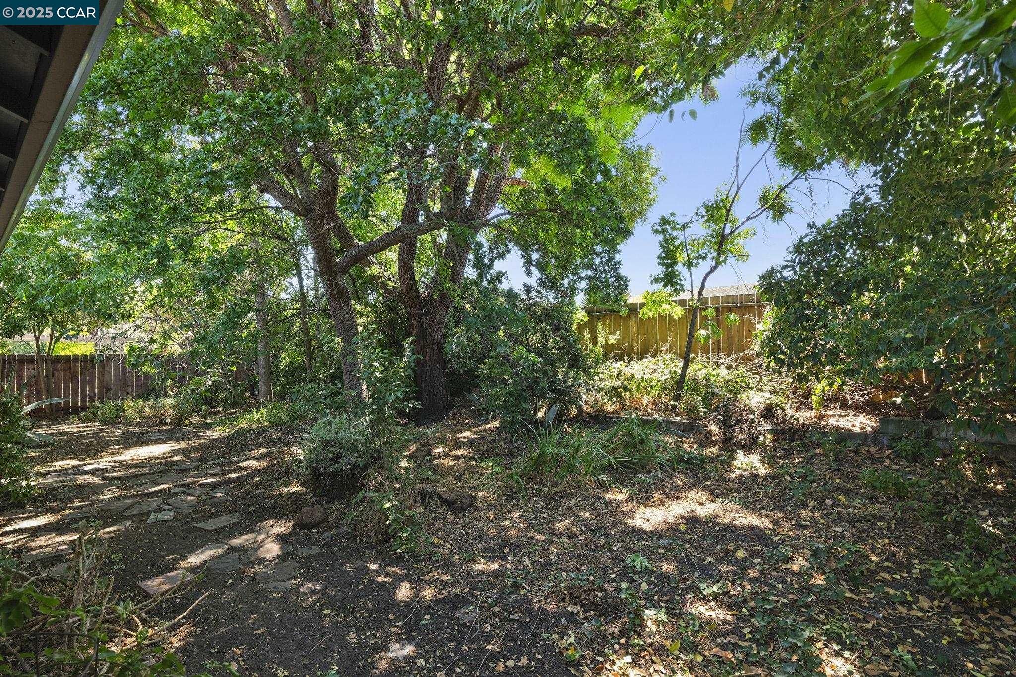 Detail Gallery Image 27 of 29 For 2054 Newton Way, Concord,  CA 94518 - 4 Beds | 2 Baths