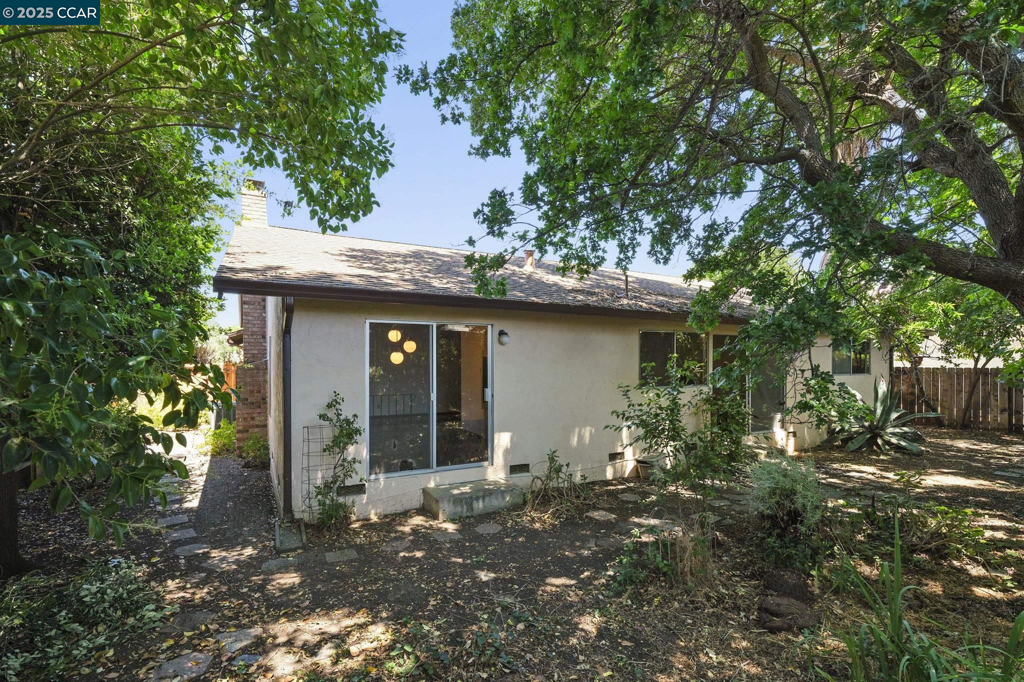 Detail Gallery Image 28 of 29 For 2054 Newton Way, Concord,  CA 94518 - 4 Beds | 2 Baths