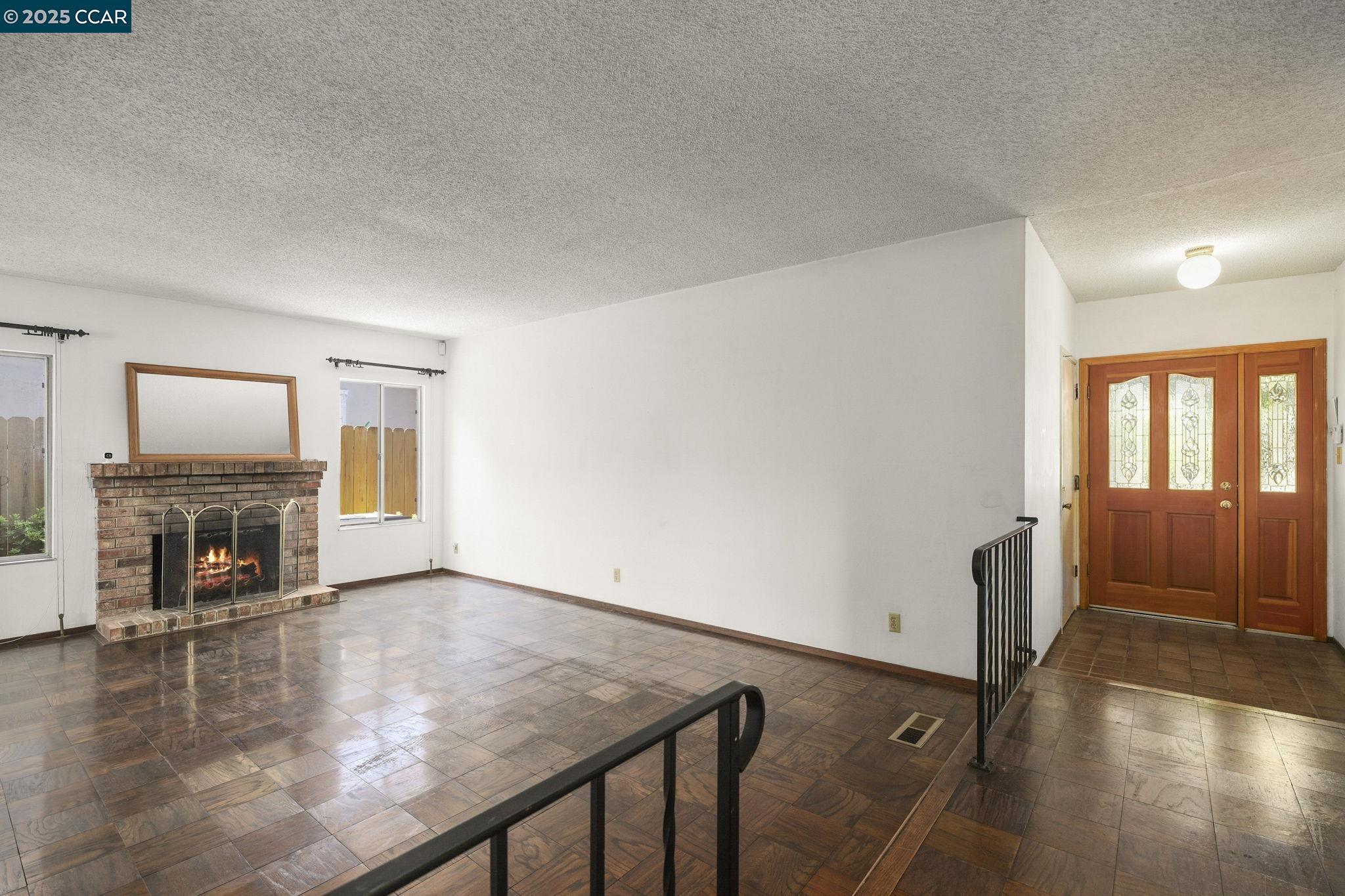 Detail Gallery Image 7 of 29 For 2054 Newton Way, Concord,  CA 94518 - 4 Beds | 2 Baths