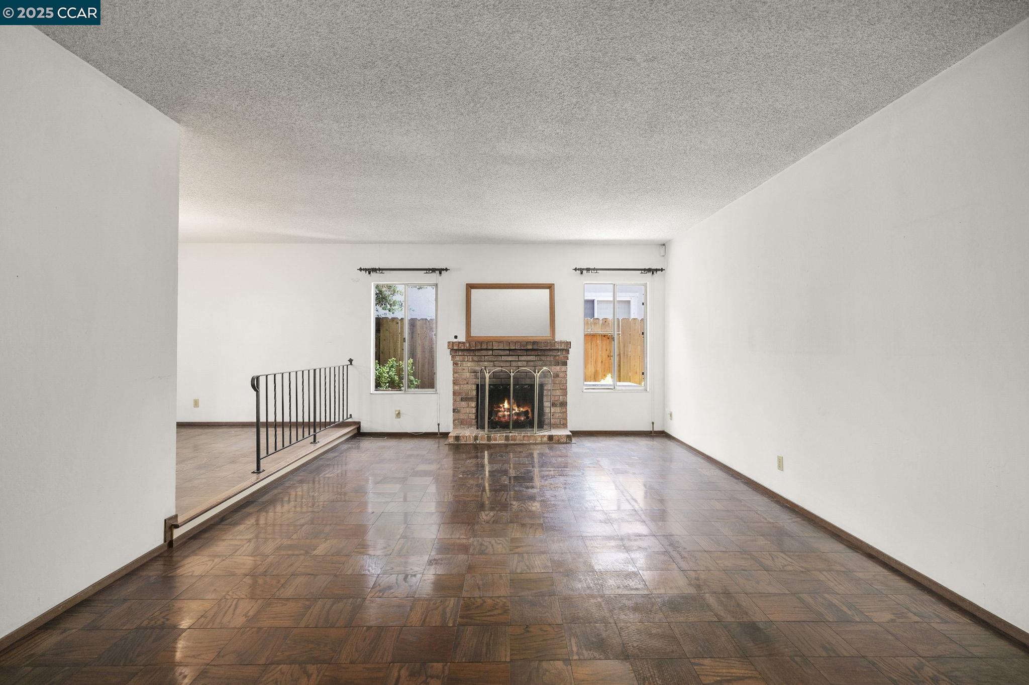 Detail Gallery Image 8 of 29 For 2054 Newton Way, Concord,  CA 94518 - 4 Beds | 2 Baths