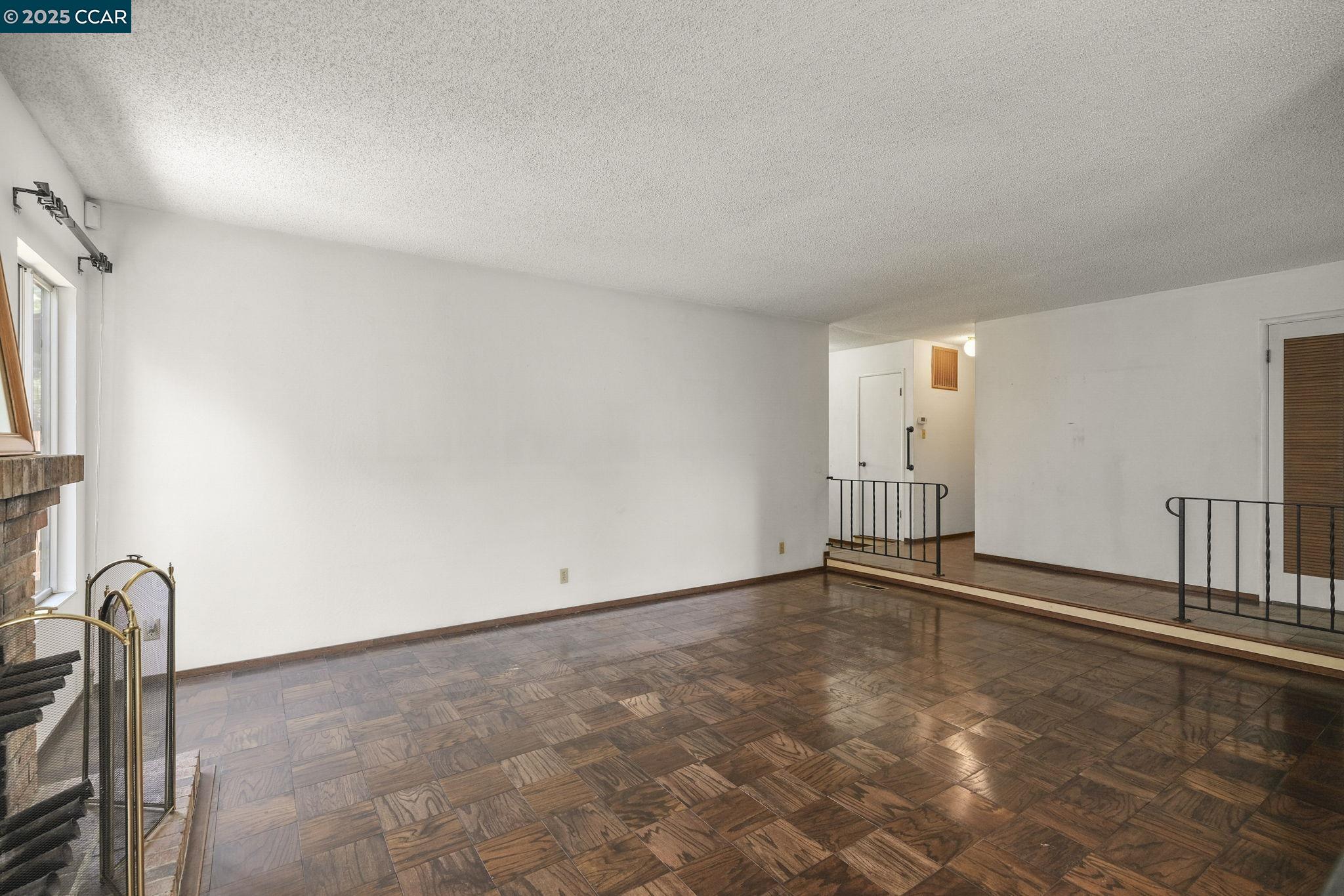 Detail Gallery Image 9 of 29 For 2054 Newton Way, Concord,  CA 94518 - 4 Beds | 2 Baths