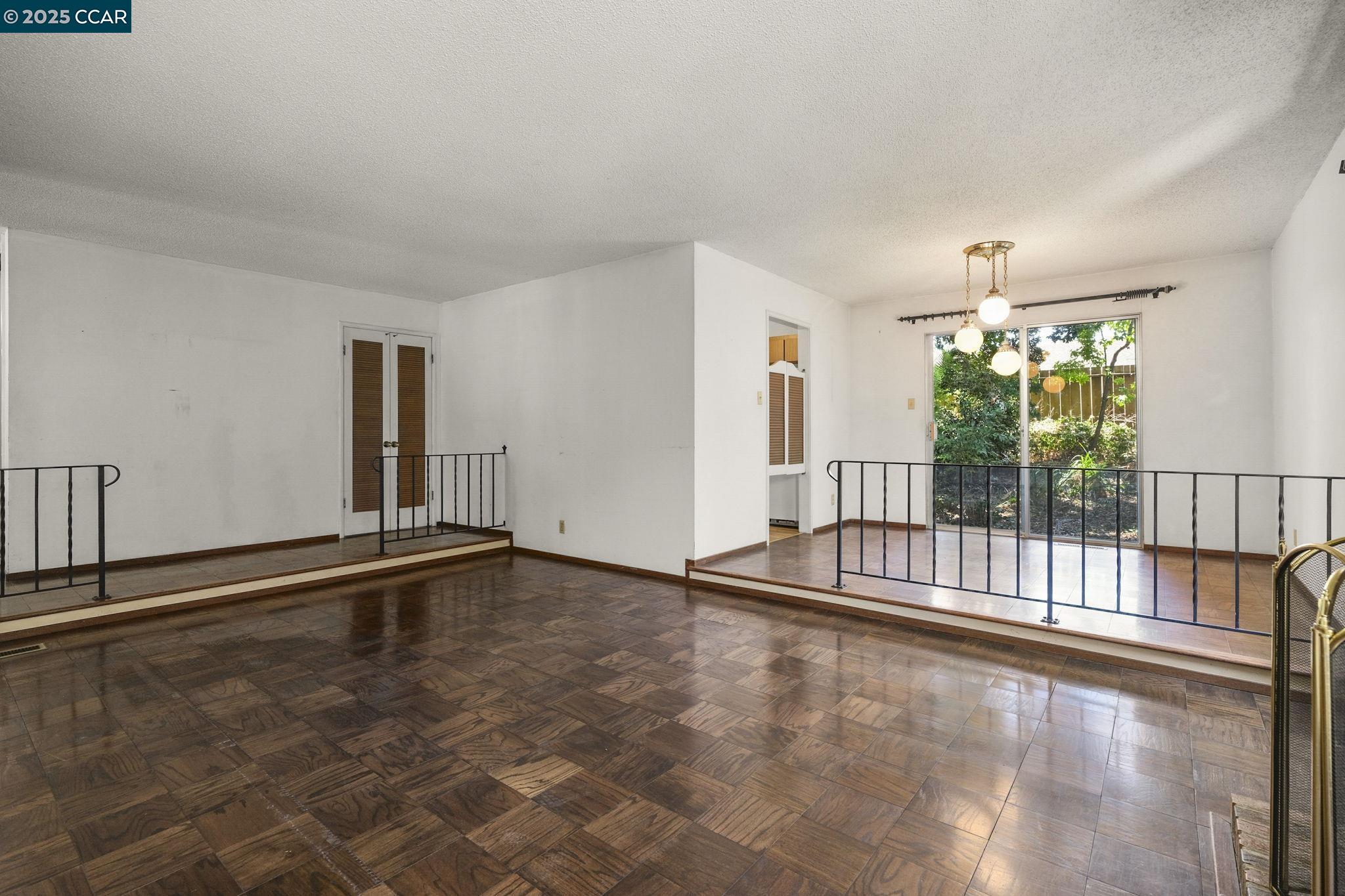 Detail Gallery Image 10 of 29 For 2054 Newton Way, Concord,  CA 94518 - 4 Beds | 2 Baths