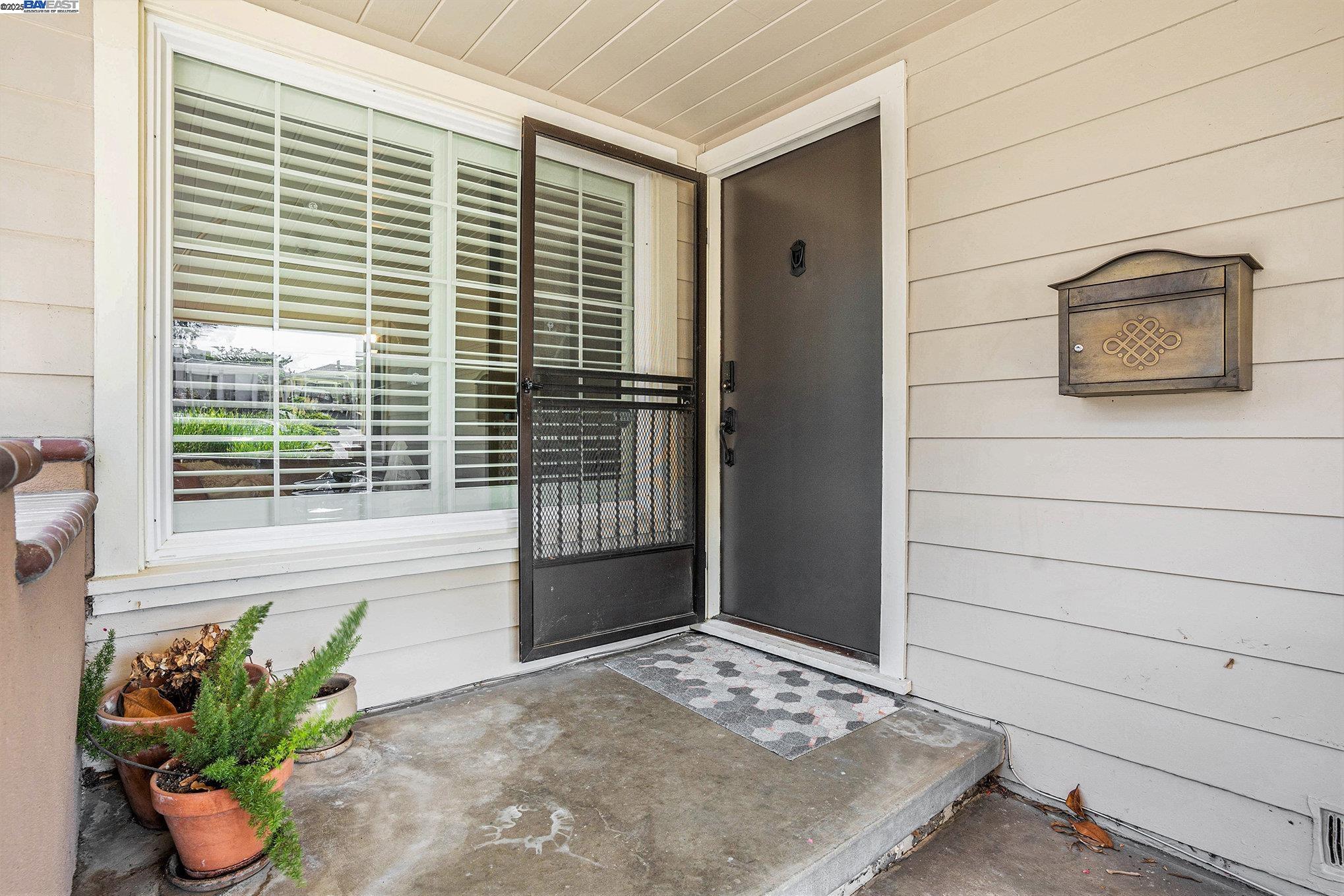18890 Santa Maria Ave, Castro Valley, California 94546, 3 Bedrooms Bedrooms, 6 Rooms Rooms,2 BathroomsBathrooms,Residential Lease,For Rent,18890 Santa Maria Ave,41102203