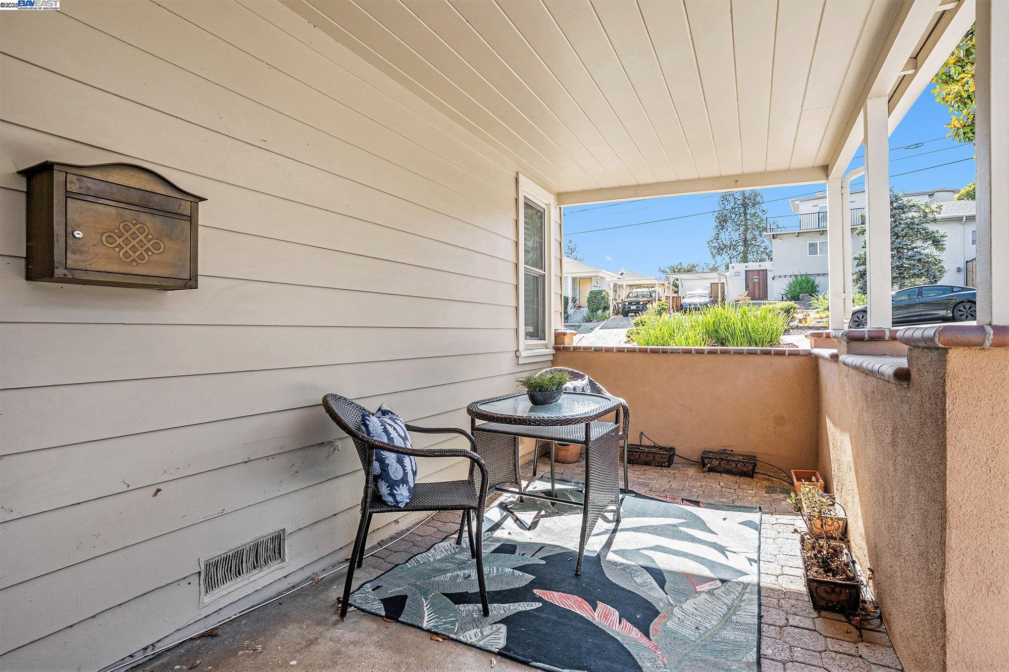 18890 Santa Maria Ave, Castro Valley, California 94546, 3 Bedrooms Bedrooms, 6 Rooms Rooms,2 BathroomsBathrooms,Residential Lease,For Rent,18890 Santa Maria Ave,41102203