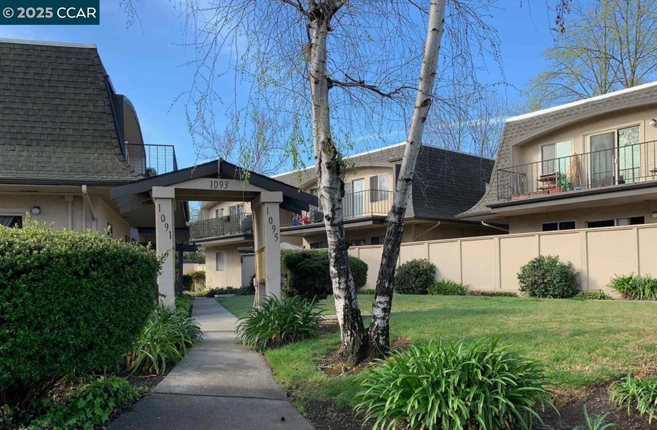 Detail Gallery Image 1 of 1 For 1093 Mohr Ln #C,  Concord,  CA 94518 - 3 Beds | 2 Baths