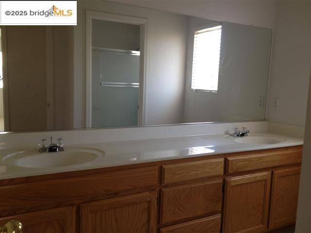 4423 GLEN CANYON CIR, Pittsburg, California 94565, 4 Bedrooms Bedrooms, 10 Rooms Rooms,3 BathroomsBathrooms,Residential Lease,For Rent,4423 GLEN CANYON CIR,41102208