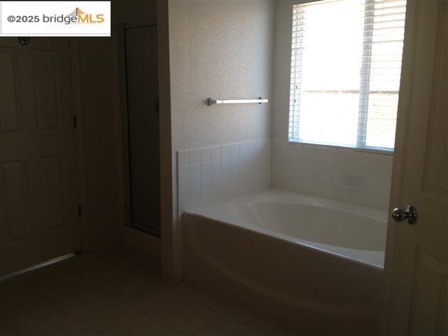 4423 GLEN CANYON CIR, Pittsburg, California 94565, 4 Bedrooms Bedrooms, 10 Rooms Rooms,3 BathroomsBathrooms,Residential Lease,For Rent,4423 GLEN CANYON CIR,41102208