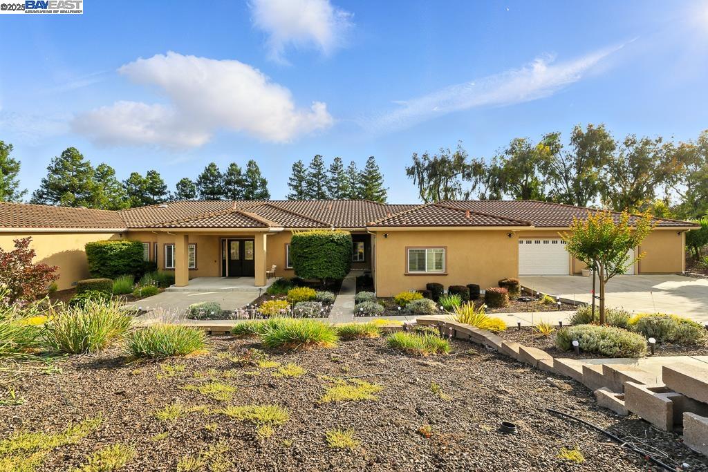 Detail Gallery Image 1 of 1 For 874 Overhill Dr, Hayward,  CA 94544 - 5 Beds | 5/1 Baths