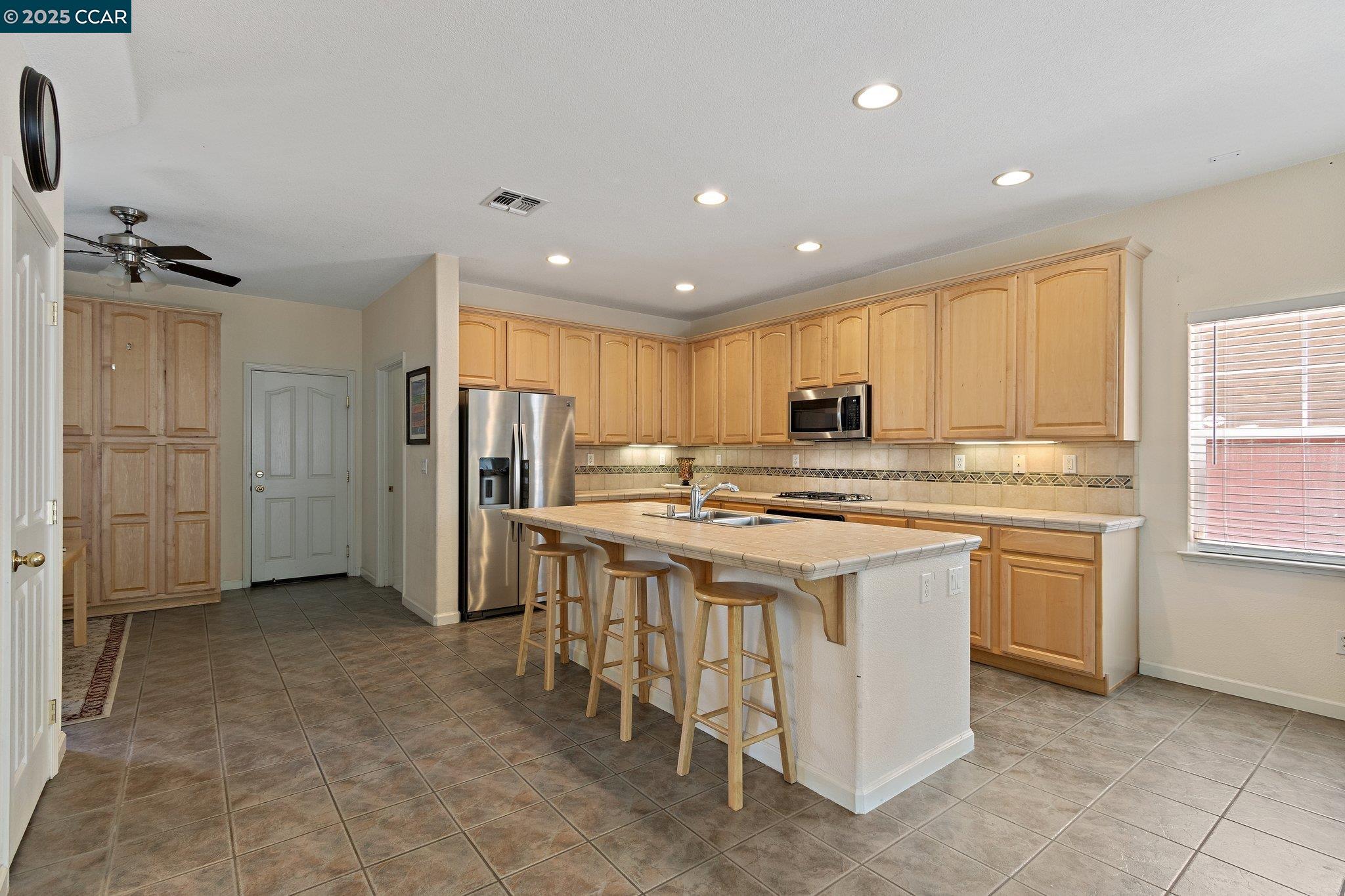 Detail Gallery Image 8 of 33 For 13377 Talc St, Lathrop,  CA 95330 - 4 Beds | 3 Baths