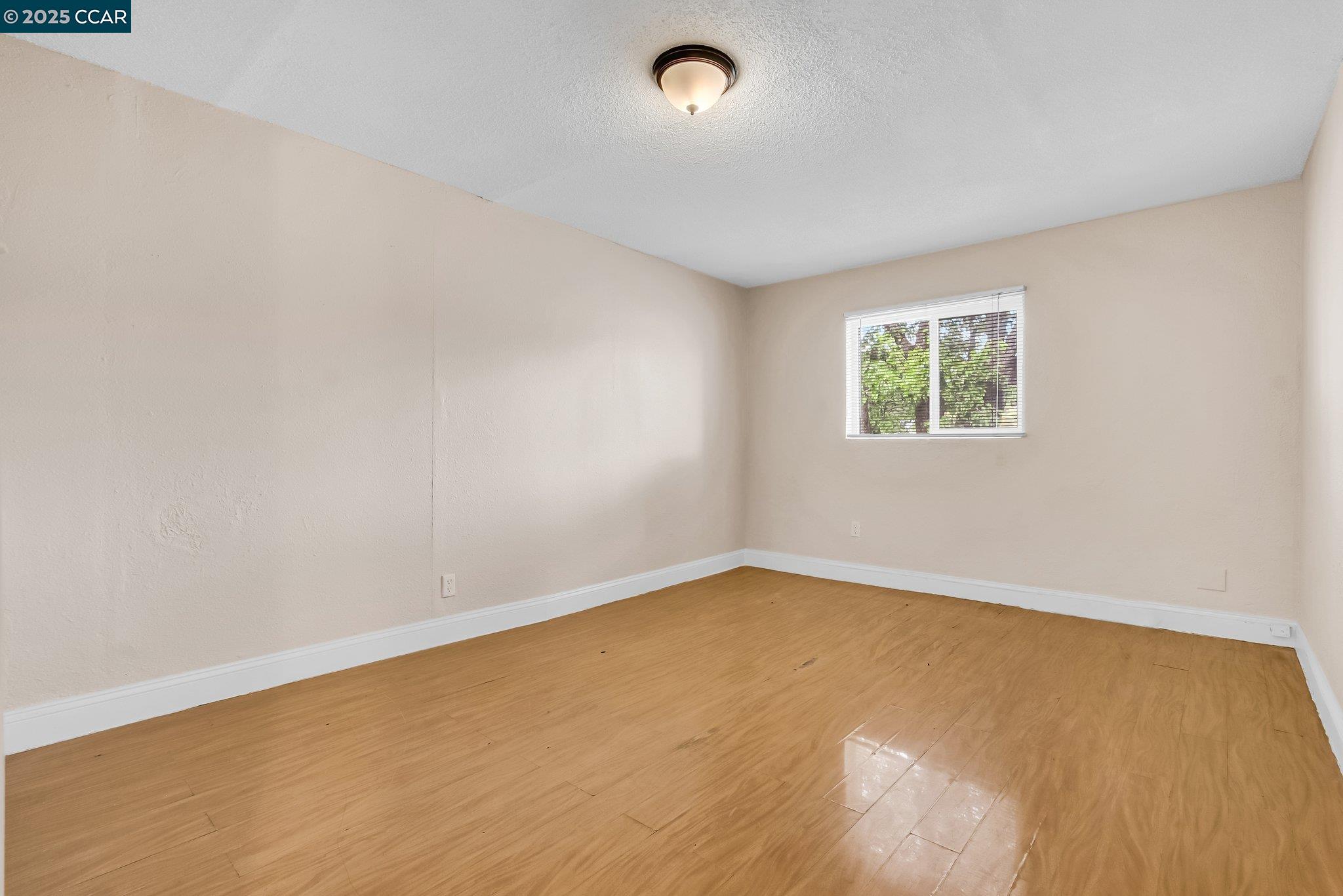 Detail Gallery Image 17 of 55 For 2150 35th Ave, Oakland,  CA 94601 - 5 Beds | 2/2 Baths