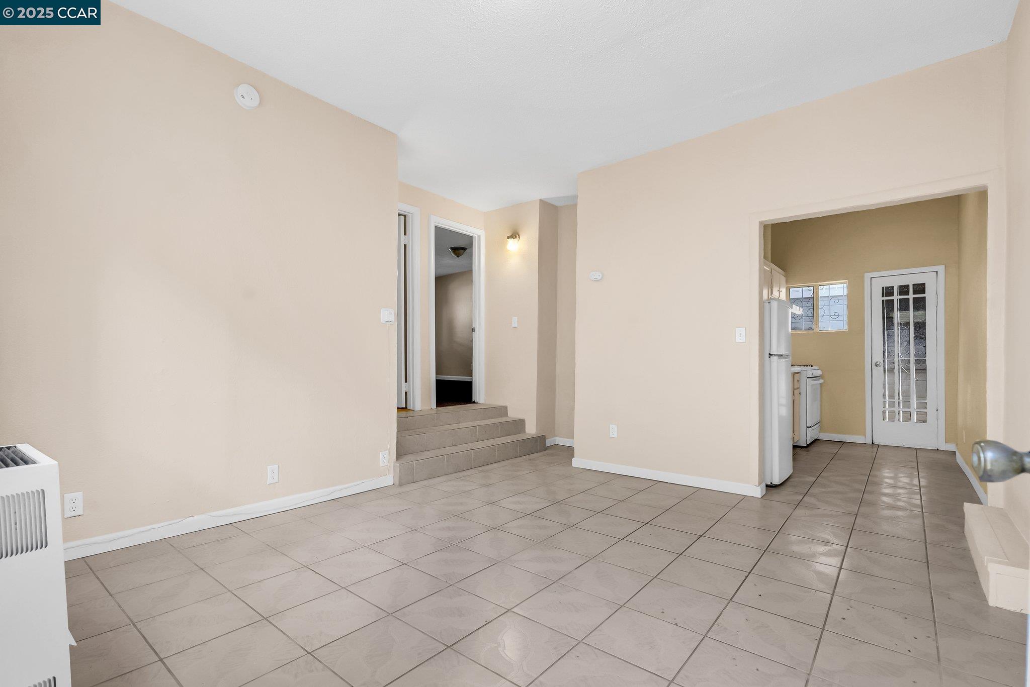 Detail Gallery Image 27 of 55 For 2150 35th Ave, Oakland,  CA 94601 - 5 Beds | 2/2 Baths