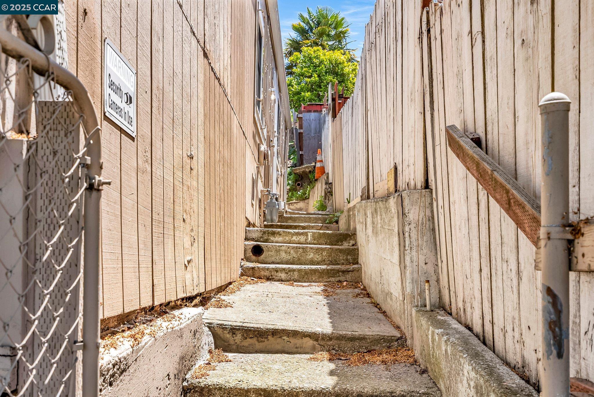 Detail Gallery Image 30 of 55 For 2150 35th Ave, Oakland,  CA 94601 - 5 Beds | 2/2 Baths
