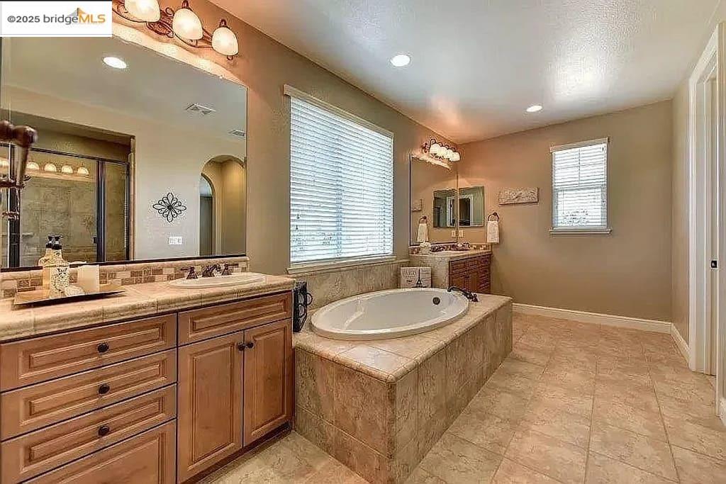 Detail Gallery Image 21 of 30 For 9670 Canopy Tree St, Roseville,  CA 95747 - 5 Beds | 4/2 Baths