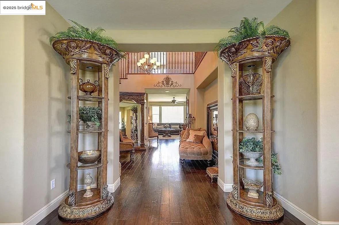 Detail Gallery Image 4 of 30 For 9670 Canopy Tree St, Roseville,  CA 95747 - 5 Beds | 4/2 Baths