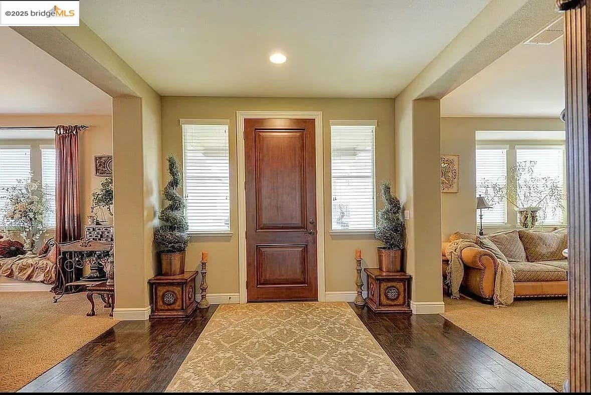 Detail Gallery Image 5 of 30 For 9670 Canopy Tree St, Roseville,  CA 95747 - 5 Beds | 4/2 Baths