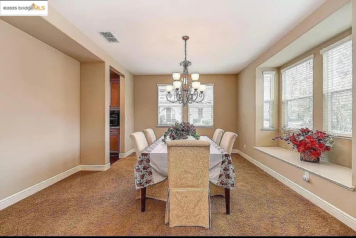 Detail Gallery Image 7 of 30 For 9670 Canopy Tree St, Roseville,  CA 95747 - 5 Beds | 4/2 Baths