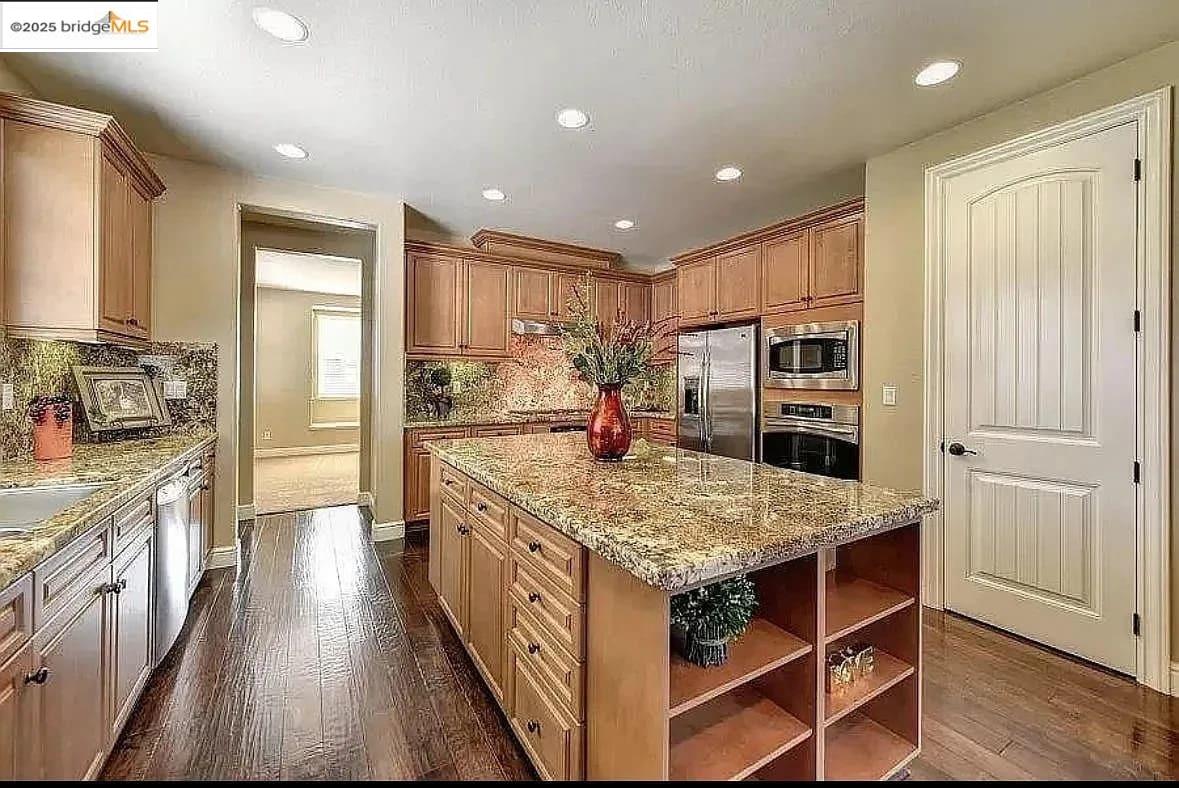 Detail Gallery Image 8 of 30 For 9670 Canopy Tree St, Roseville,  CA 95747 - 5 Beds | 4/2 Baths