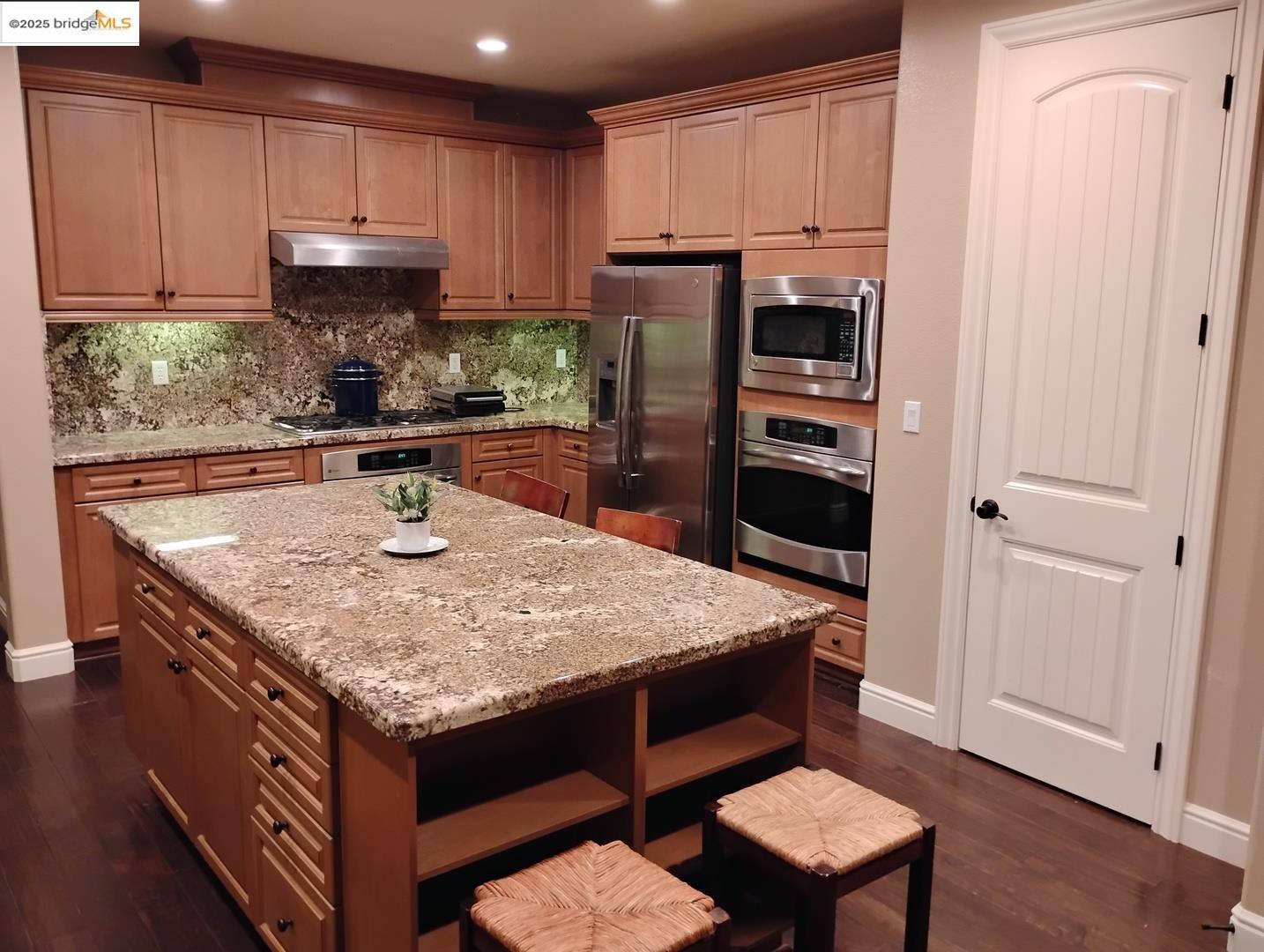 Detail Gallery Image 10 of 30 For 9670 Canopy Tree St, Roseville,  CA 95747 - 5 Beds | 4/2 Baths