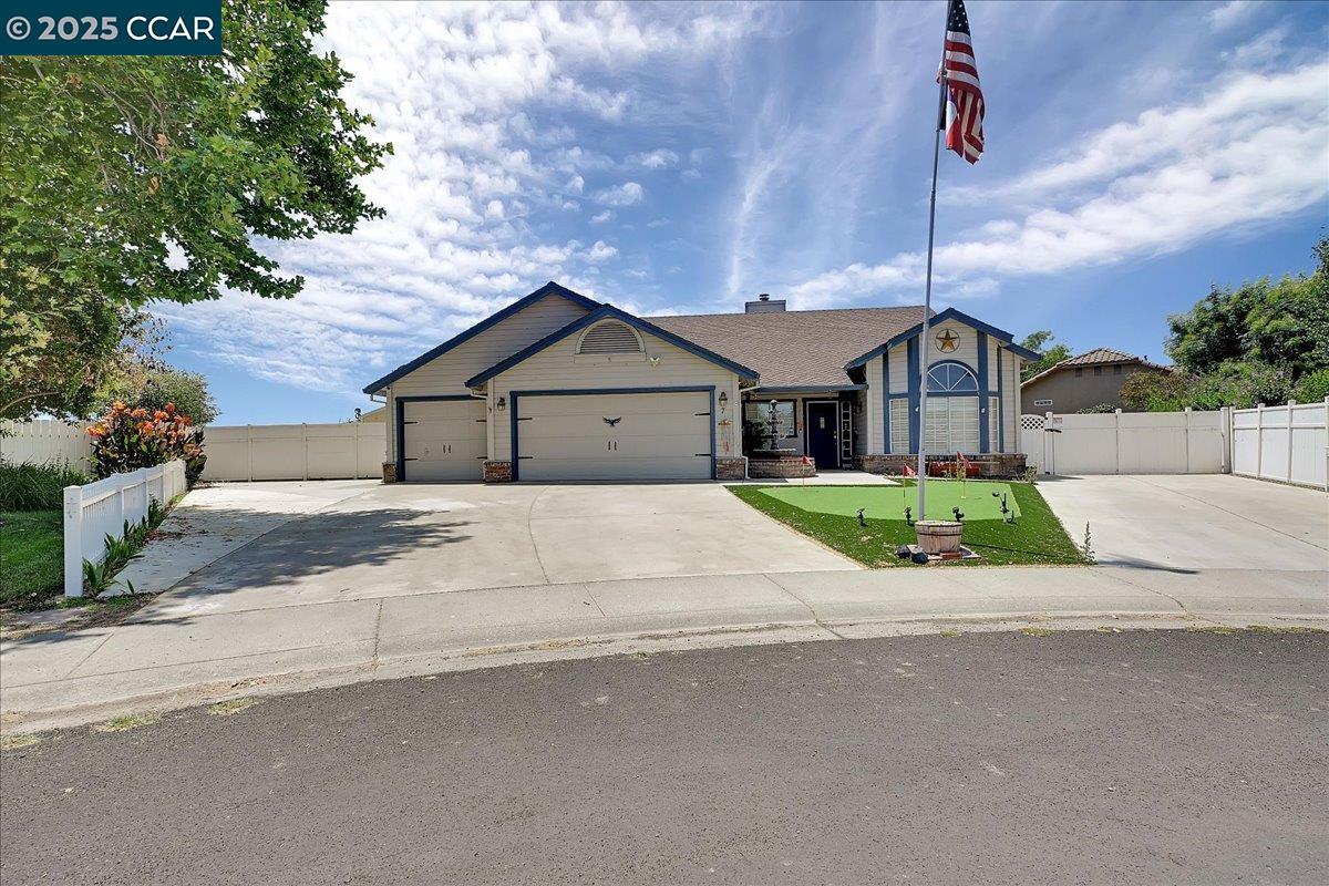 Detail Gallery Image 1 of 1 For 7 Aspen Ct, Colusa,  CA 95932 - 3 Beds | 2 Baths