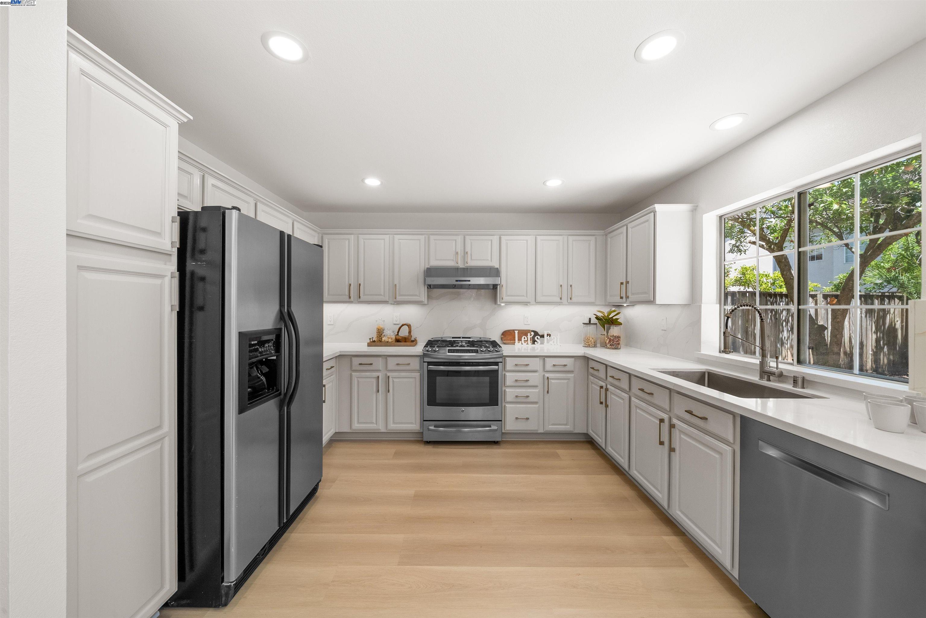 Detail Gallery Image 12 of 34 For 786 Pacu Ter, Fremont,  CA 94536 - 4 Beds | 2/1 Baths