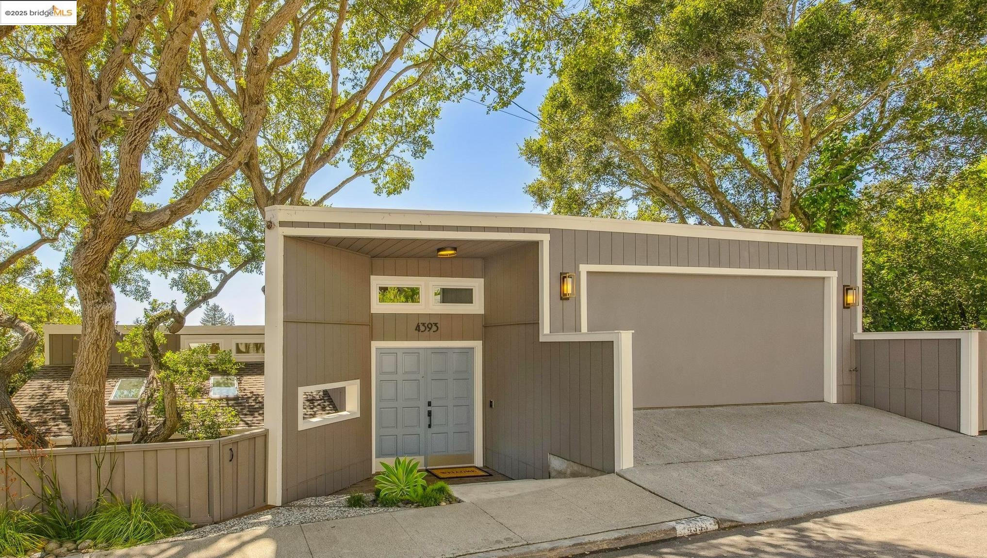 Detail Gallery Image 2 of 60 For 4393 Bridgeview Dr, Oakland,  CA 94602 - 4 Beds | 3/1 Baths