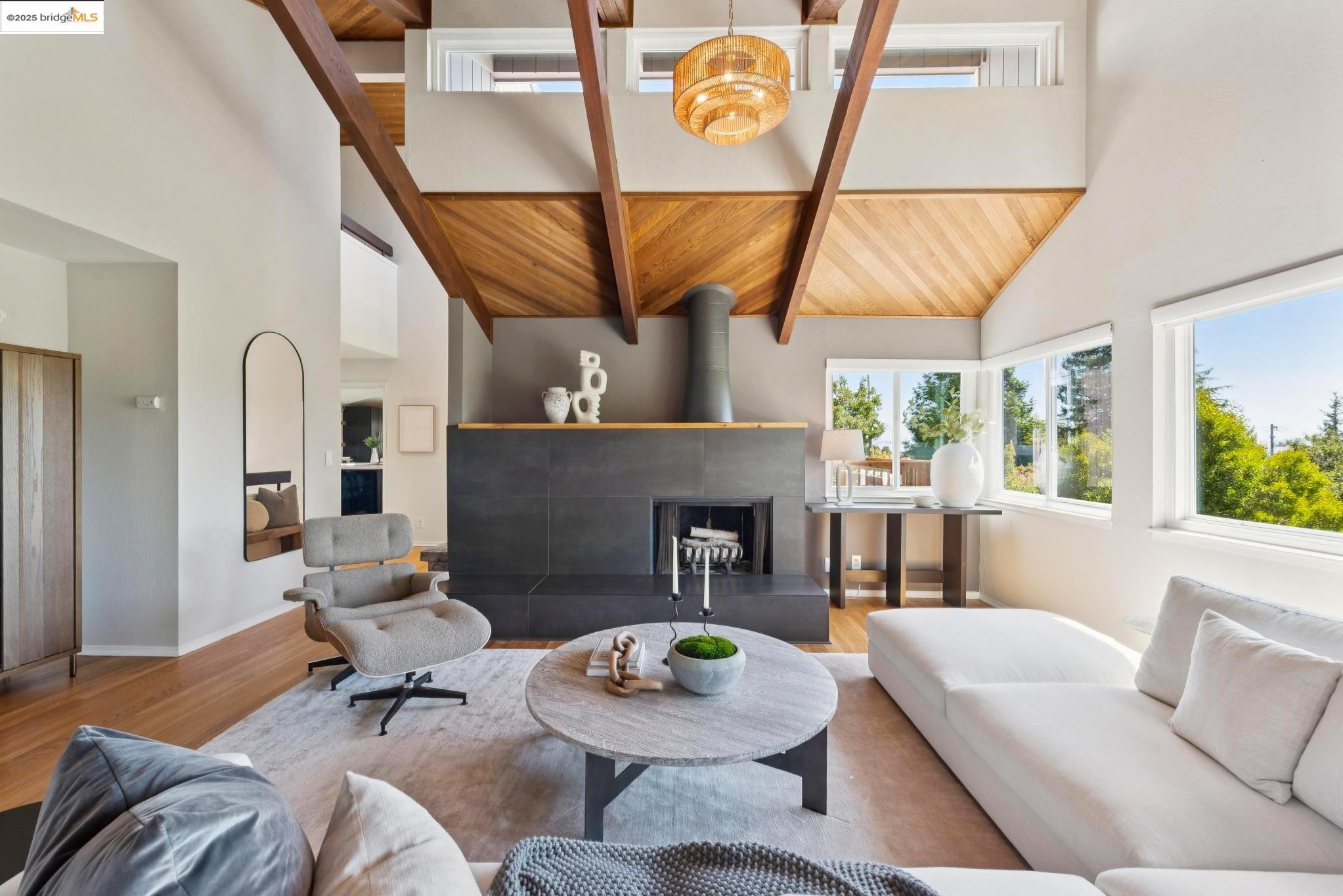 Detail Gallery Image 11 of 60 For 4393 Bridgeview Dr, Oakland,  CA 94602 - 4 Beds | 3/1 Baths