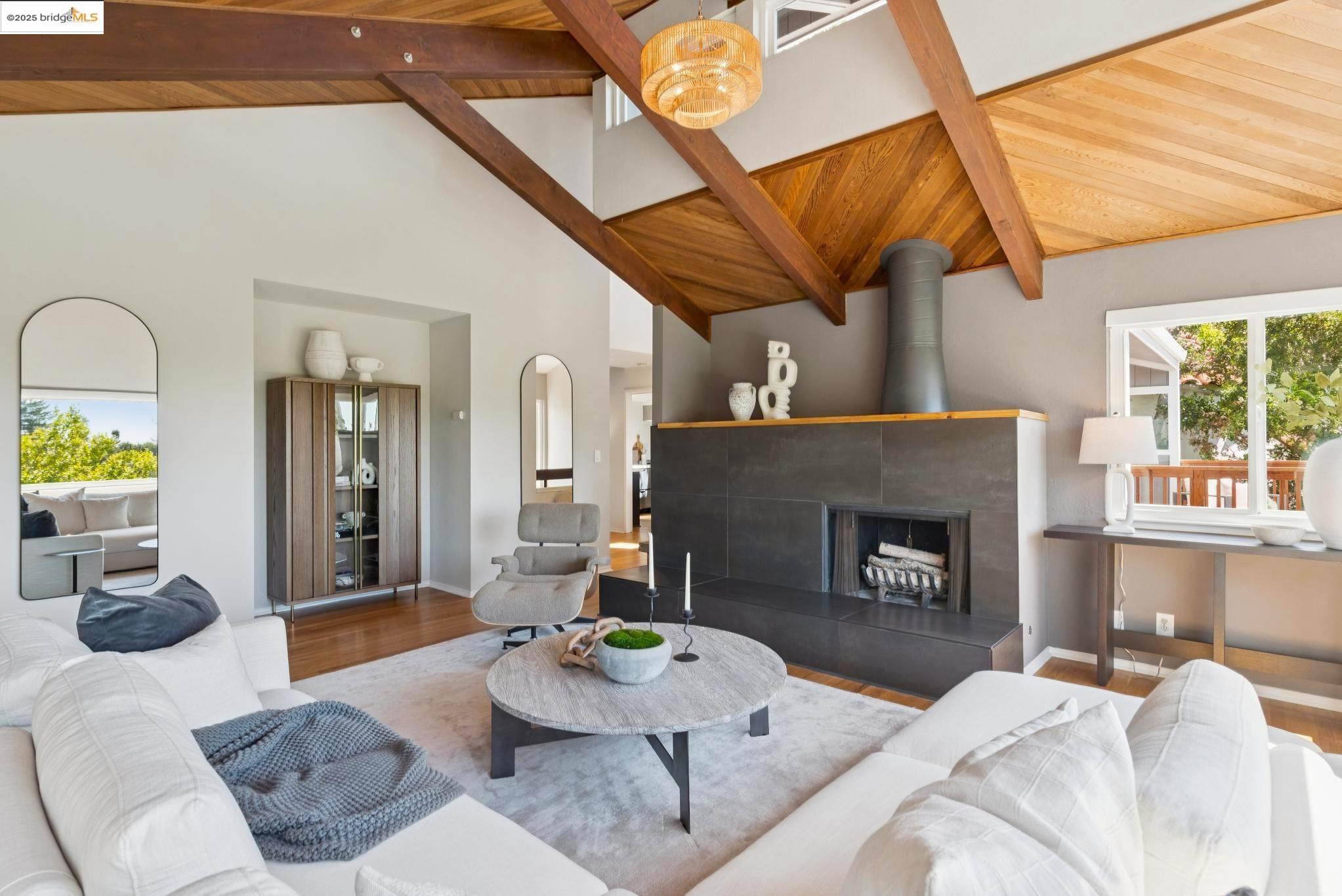 Detail Gallery Image 12 of 60 For 4393 Bridgeview Dr, Oakland,  CA 94602 - 4 Beds | 3/1 Baths