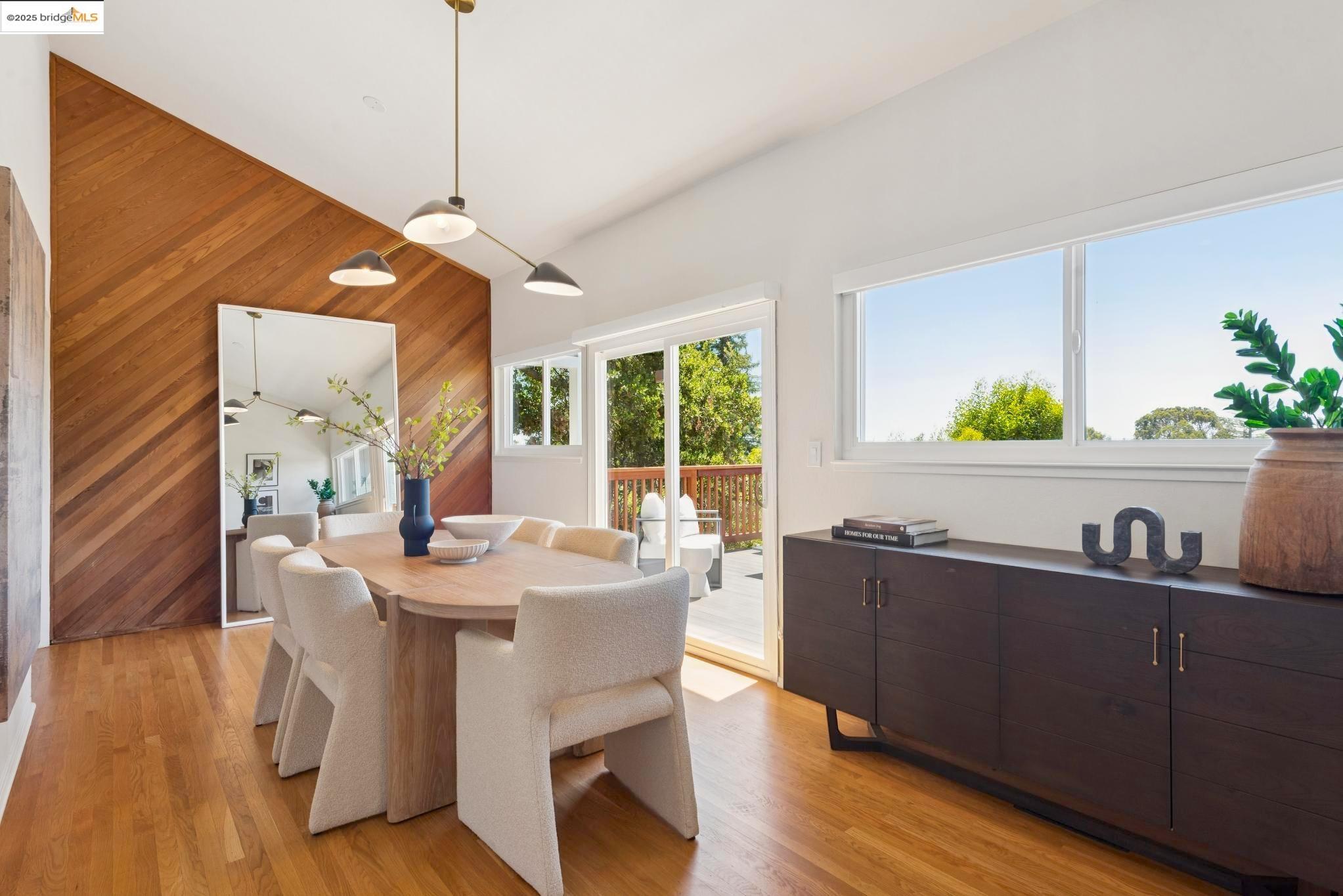 Detail Gallery Image 15 of 60 For 4393 Bridgeview Dr, Oakland,  CA 94602 - 4 Beds | 3/1 Baths