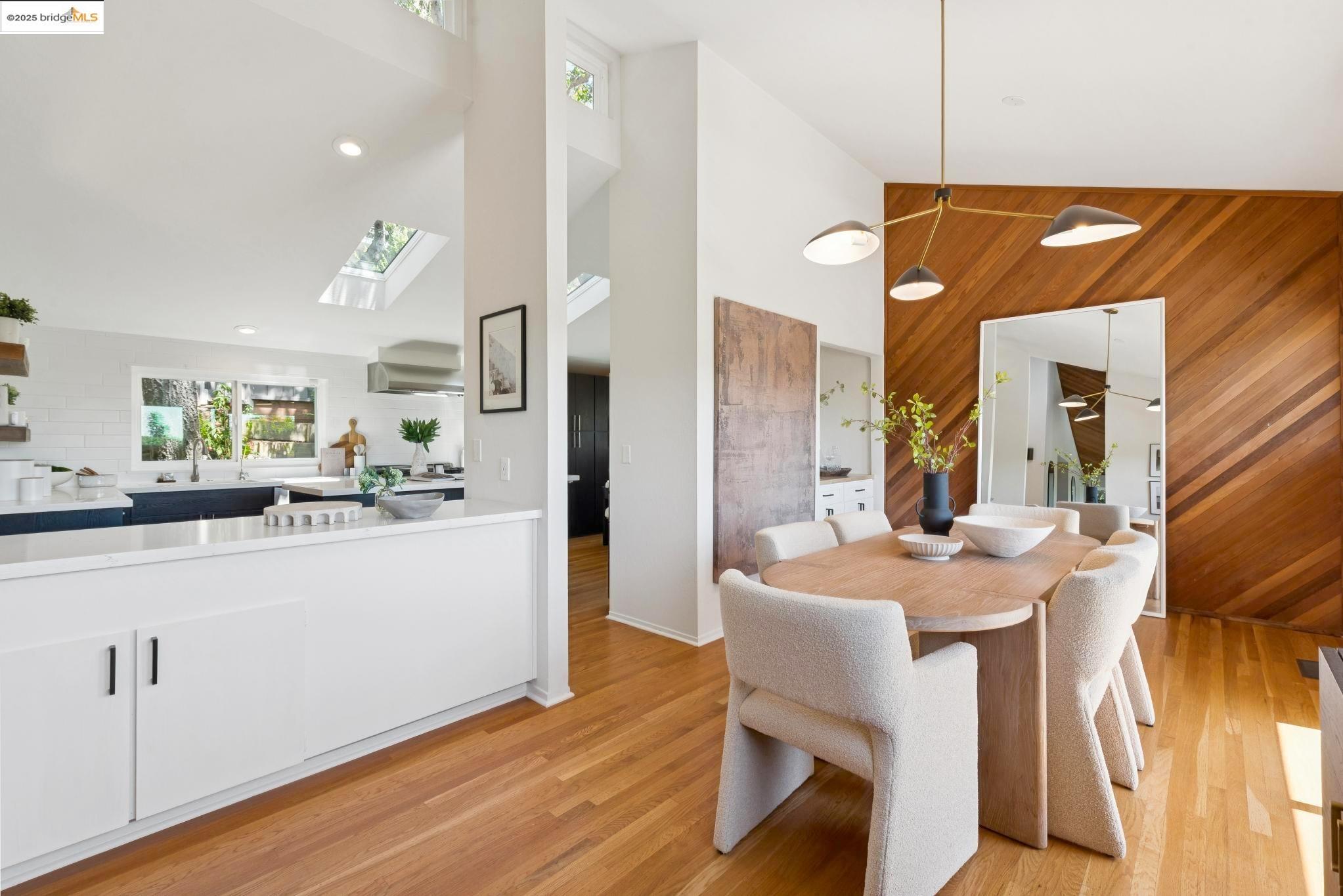 Detail Gallery Image 16 of 60 For 4393 Bridgeview Dr, Oakland,  CA 94602 - 4 Beds | 3/1 Baths