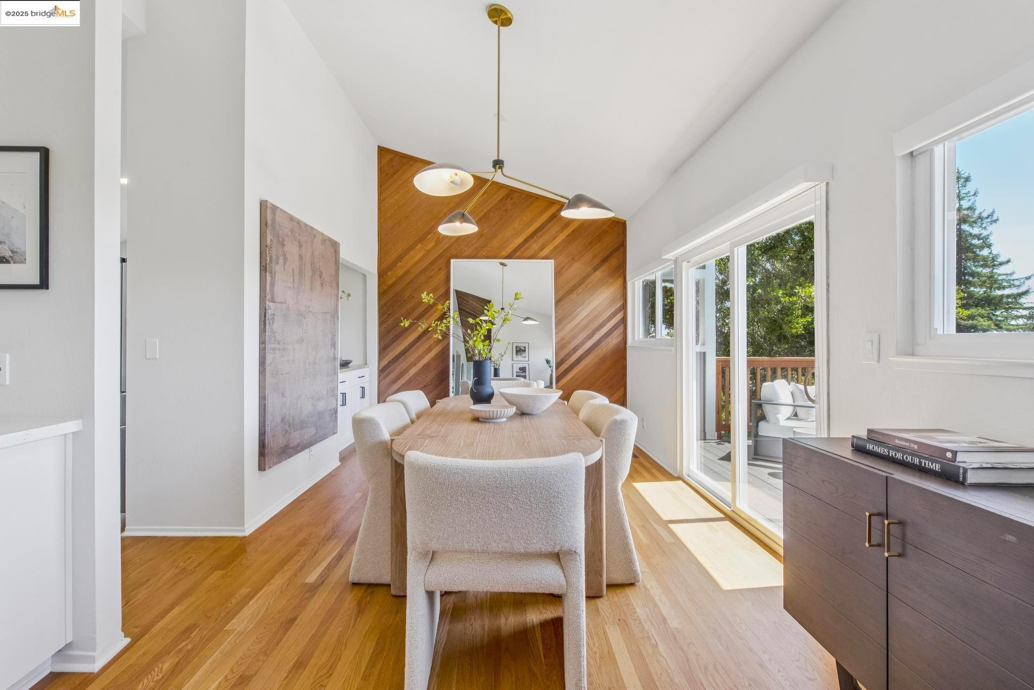 Detail Gallery Image 17 of 60 For 4393 Bridgeview Dr, Oakland,  CA 94602 - 4 Beds | 3/1 Baths