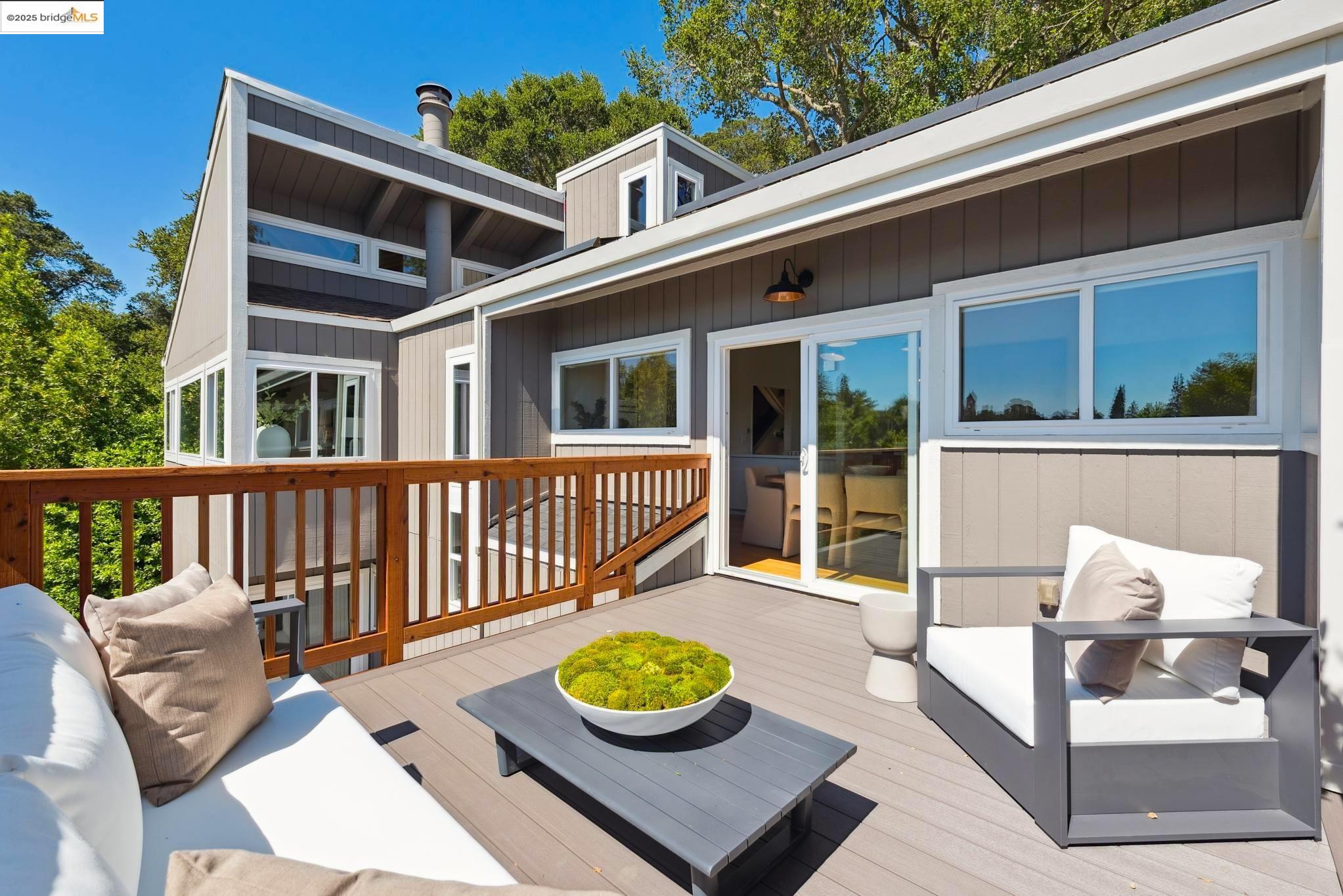 Detail Gallery Image 20 of 60 For 4393 Bridgeview Dr, Oakland,  CA 94602 - 4 Beds | 3/1 Baths