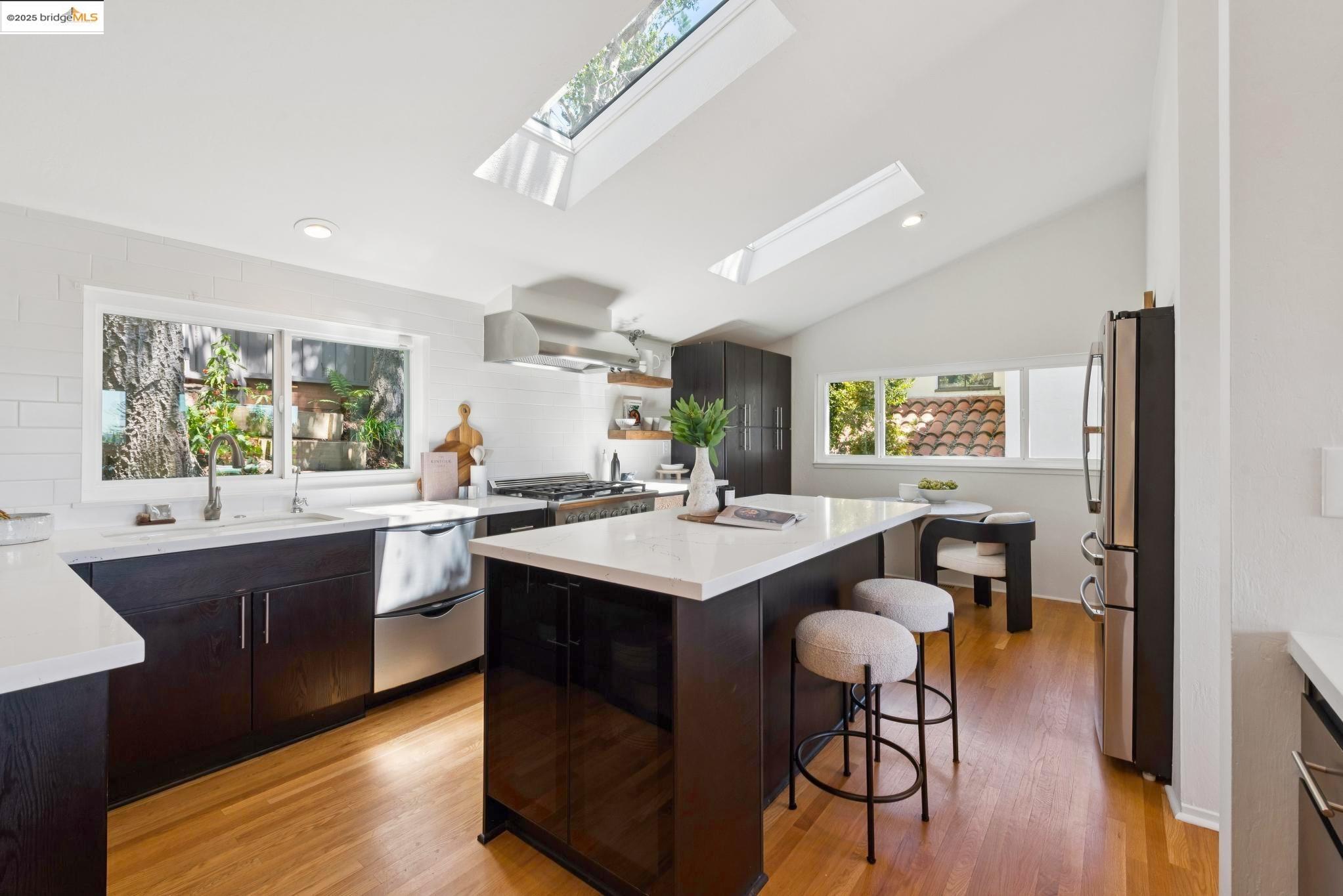 Detail Gallery Image 22 of 60 For 4393 Bridgeview Dr, Oakland,  CA 94602 - 4 Beds | 3/1 Baths