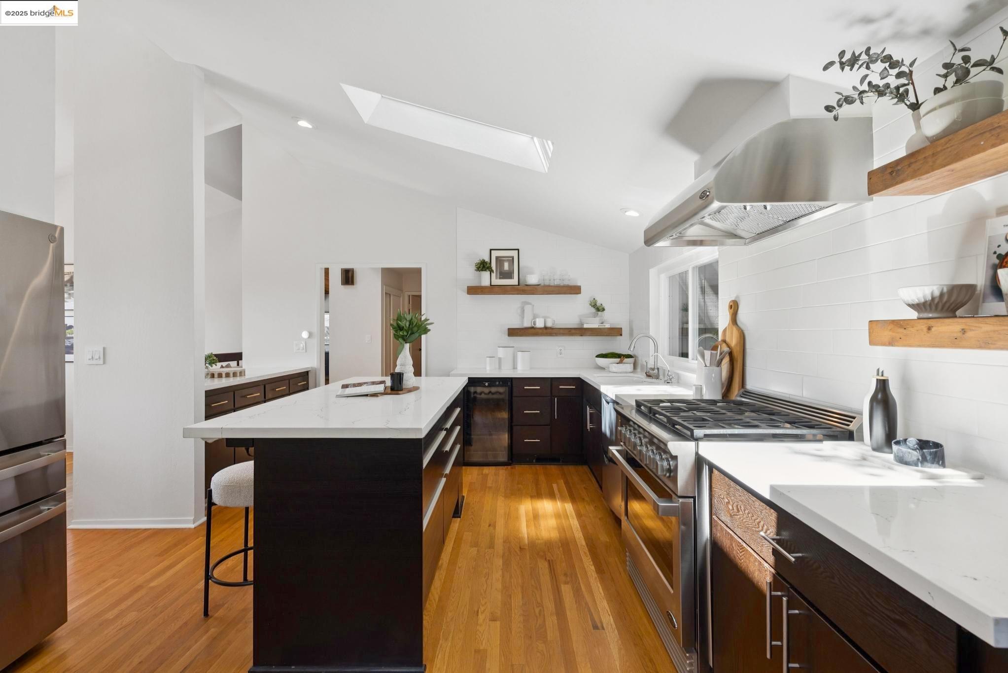 Detail Gallery Image 24 of 60 For 4393 Bridgeview Dr, Oakland,  CA 94602 - 4 Beds | 3/1 Baths