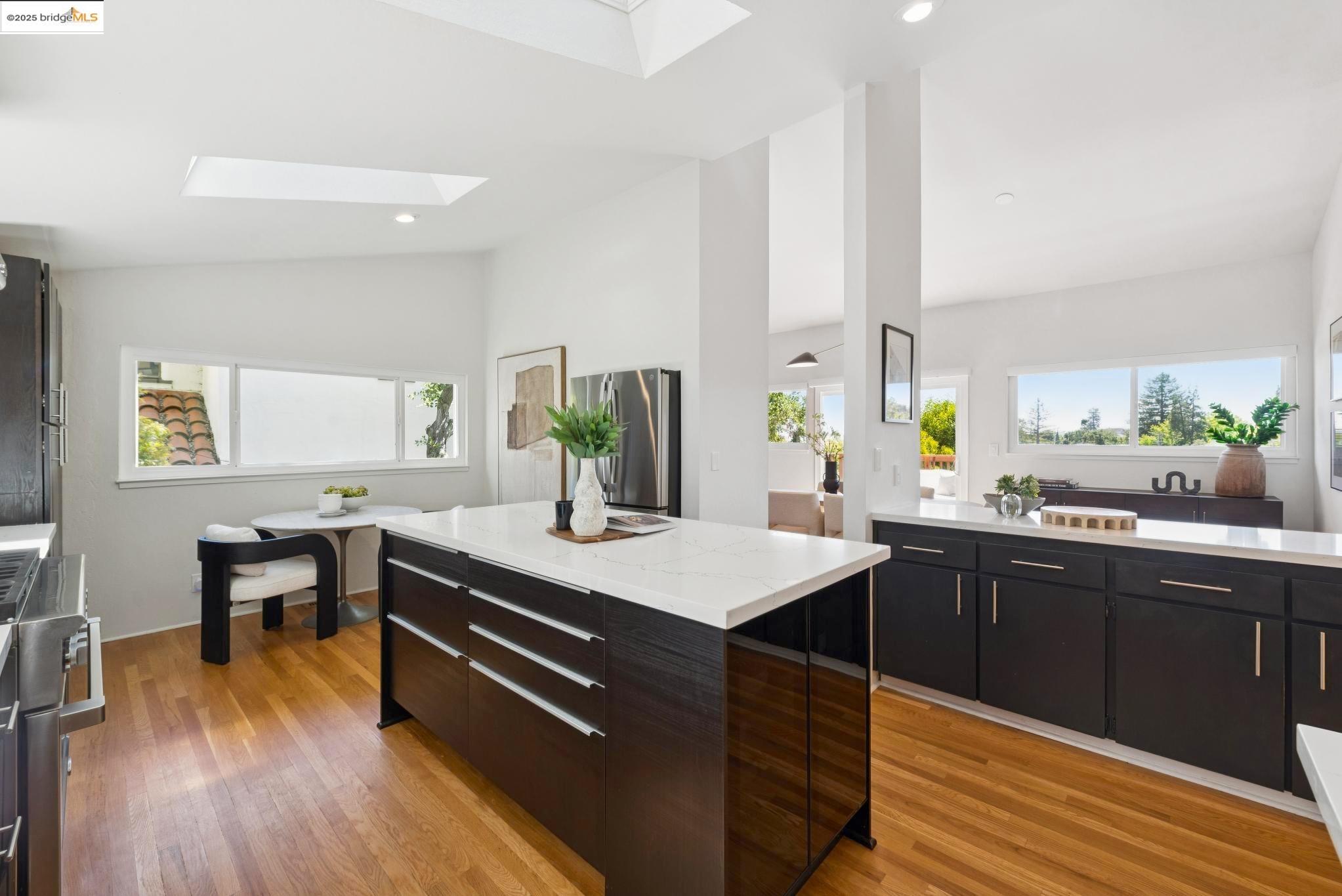 Detail Gallery Image 27 of 60 For 4393 Bridgeview Dr, Oakland,  CA 94602 - 4 Beds | 3/1 Baths