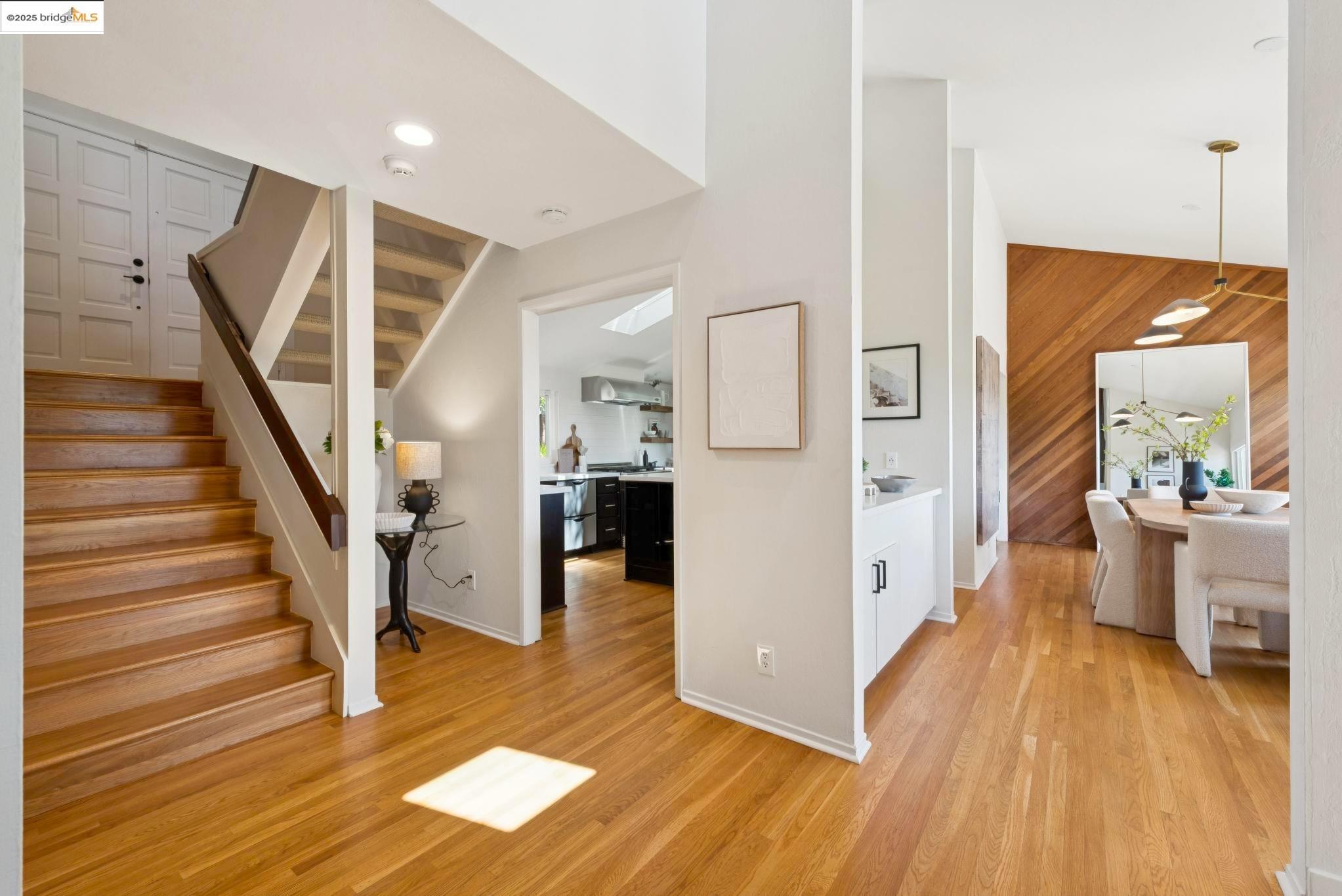 Detail Gallery Image 4 of 60 For 4393 Bridgeview Dr, Oakland,  CA 94602 - 4 Beds | 3/1 Baths