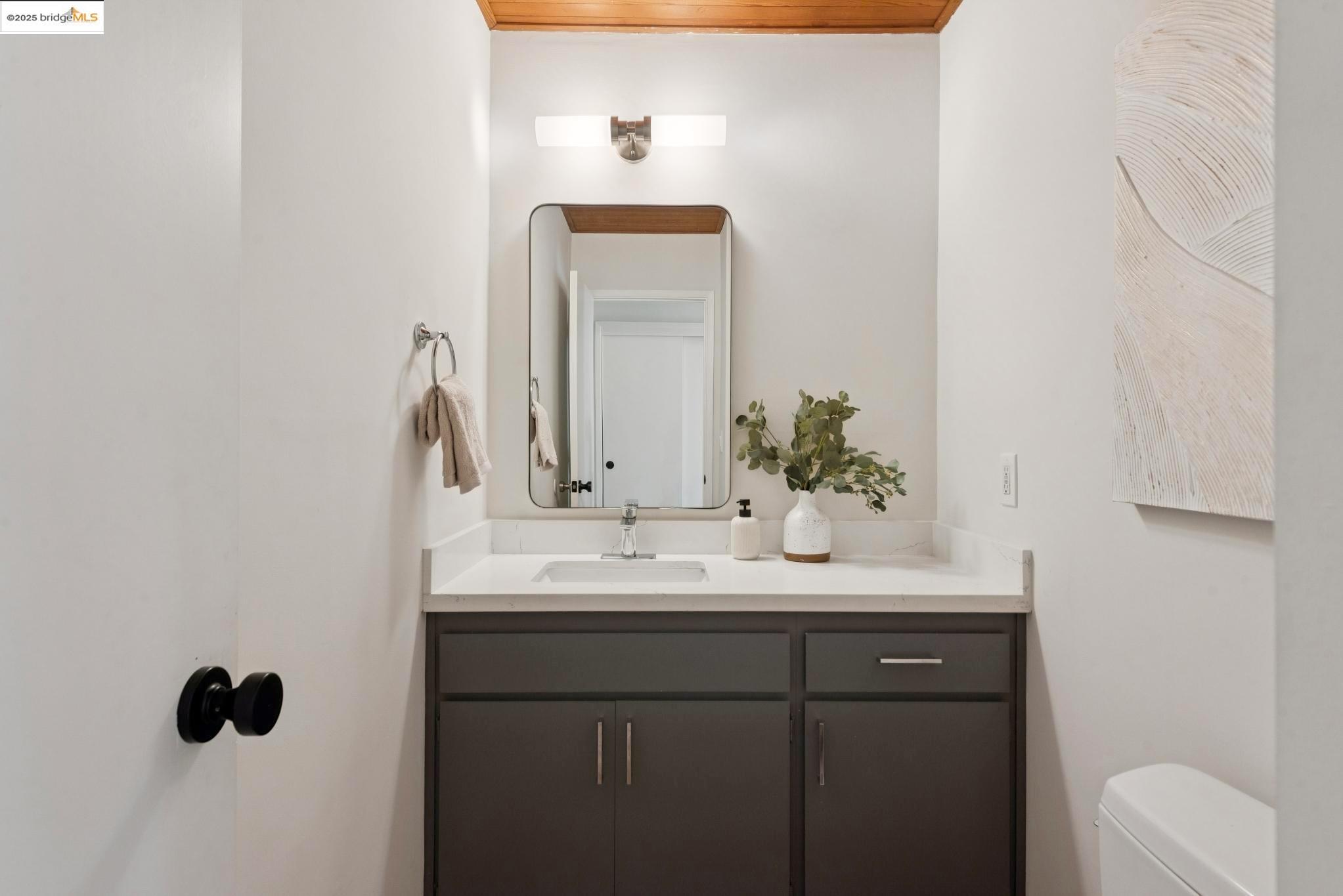 Detail Gallery Image 32 of 60 For 4393 Bridgeview Dr, Oakland,  CA 94602 - 4 Beds | 3/1 Baths
