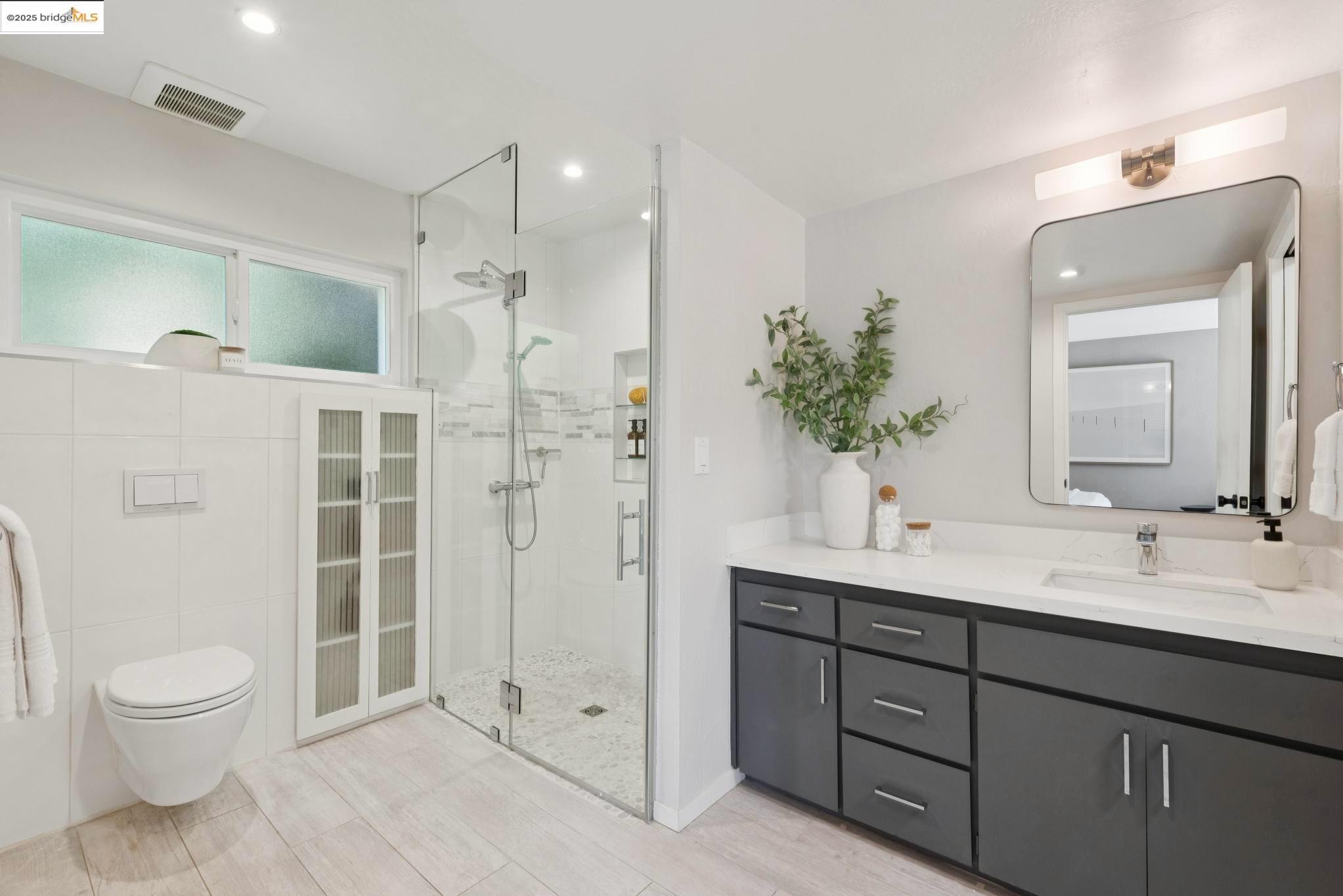 Detail Gallery Image 39 of 60 For 4393 Bridgeview Dr, Oakland,  CA 94602 - 4 Beds | 3/1 Baths