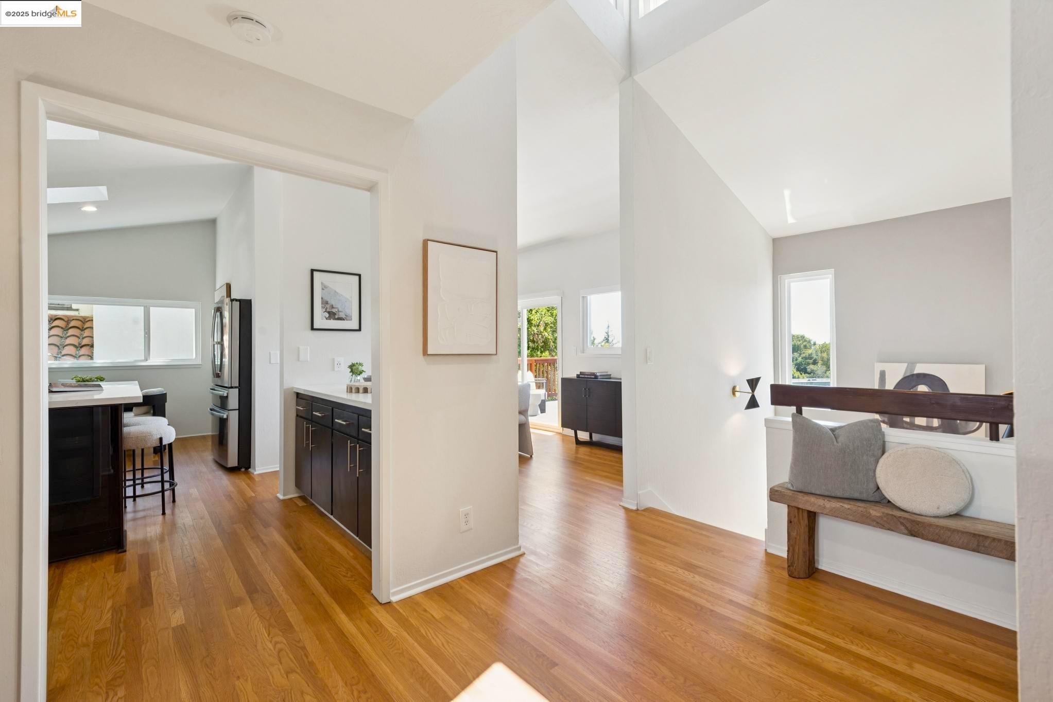 Detail Gallery Image 6 of 60 For 4393 Bridgeview Dr, Oakland,  CA 94602 - 4 Beds | 3/1 Baths