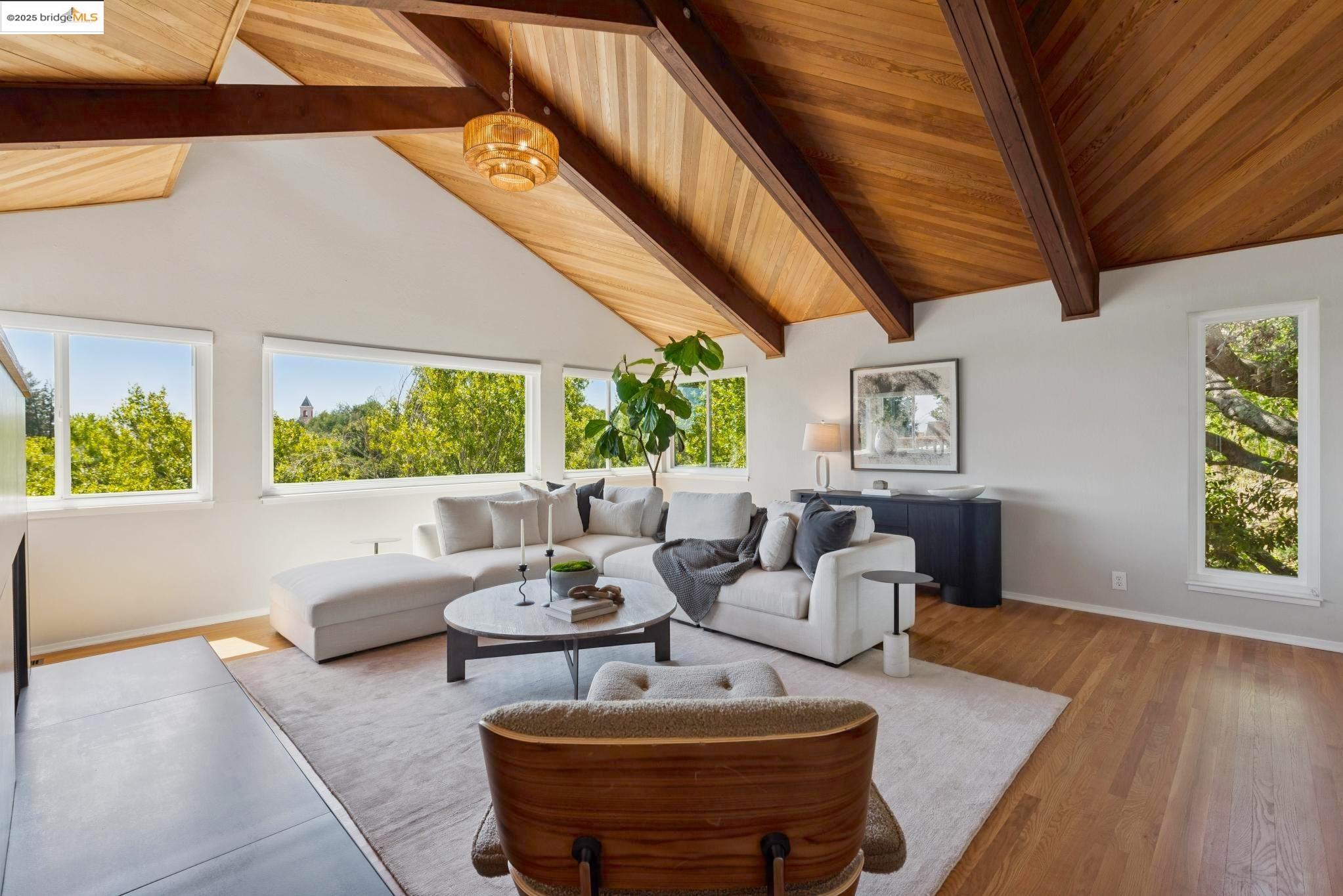 Detail Gallery Image 7 of 60 For 4393 Bridgeview Dr, Oakland,  CA 94602 - 4 Beds | 3/1 Baths