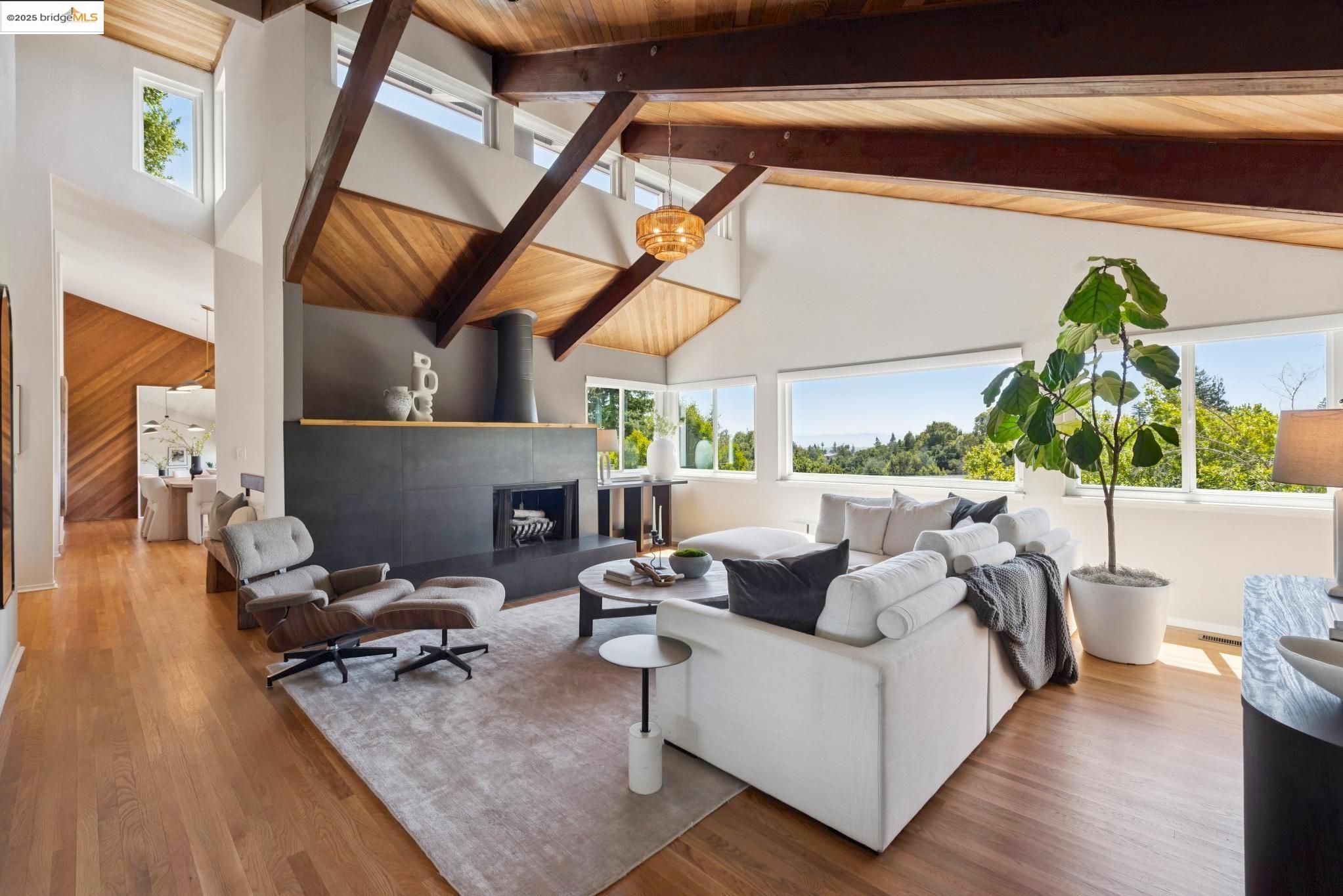 Detail Gallery Image 9 of 60 For 4393 Bridgeview Dr, Oakland,  CA 94602 - 4 Beds | 3/1 Baths