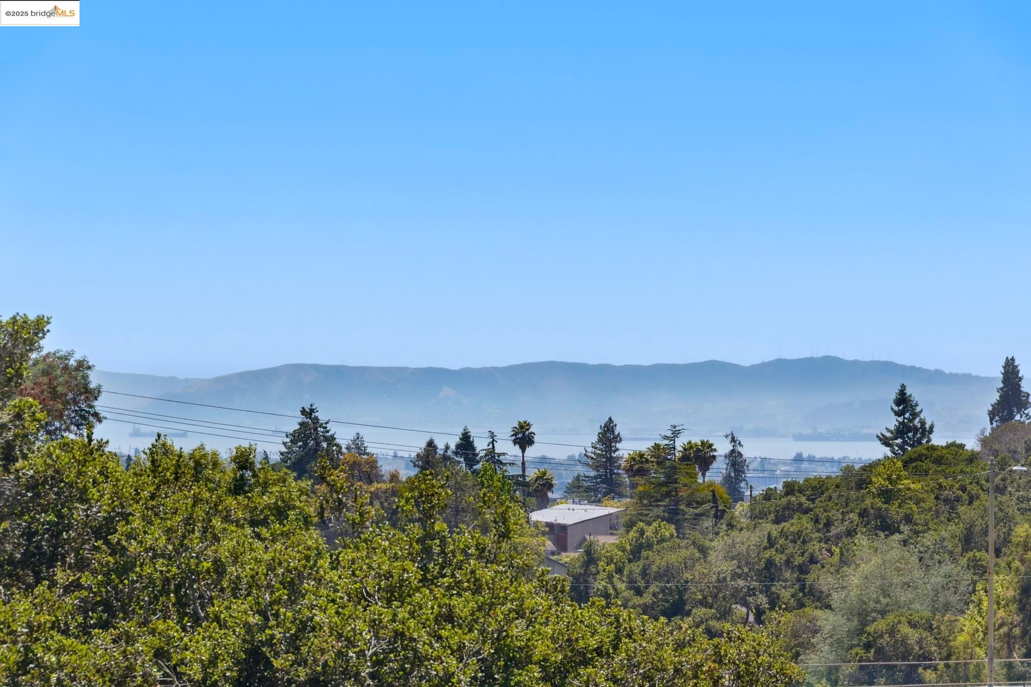 Detail Gallery Image 10 of 60 For 4393 Bridgeview Dr, Oakland,  CA 94602 - 4 Beds | 3/1 Baths