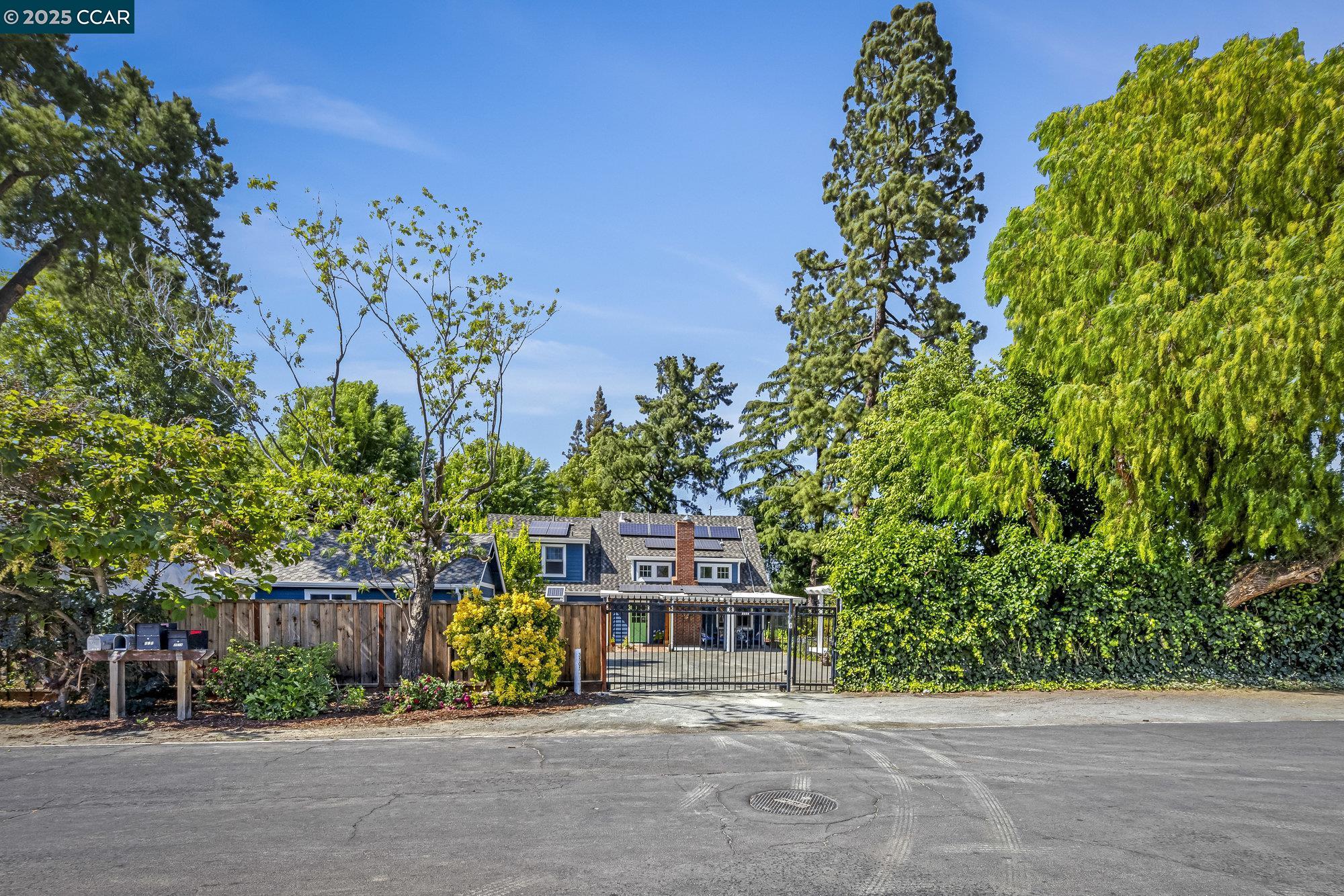 Detail Gallery Image 12 of 60 For 3505 Euclid Ave, Concord,  CA 94519 - 4 Beds | 3 Baths